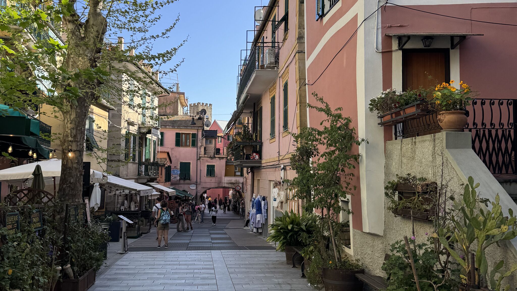 Italianway Monterosso al Mare Calaqui in the centre near the beach