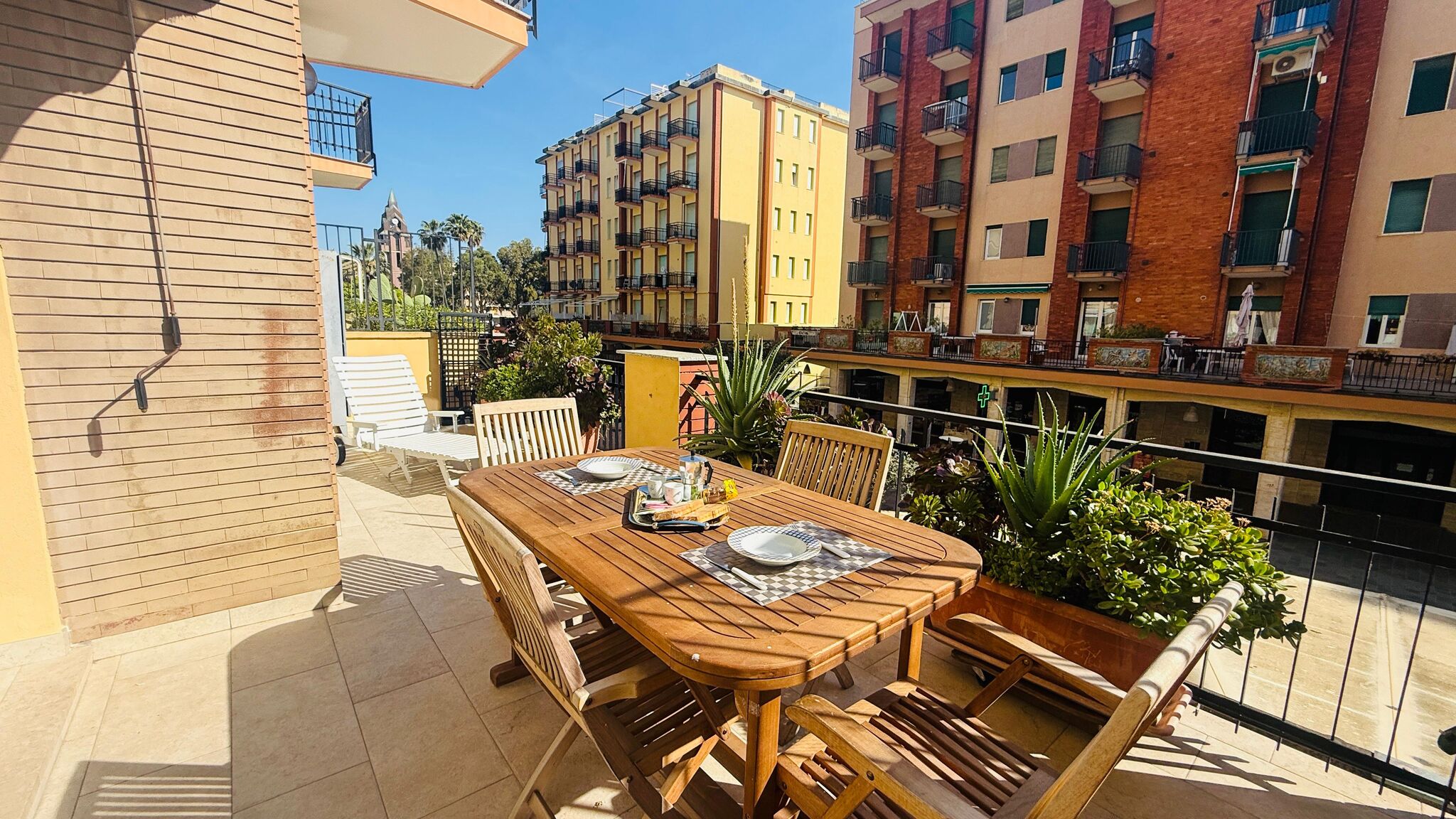 Italianway Andora Terrazza vista mare nel cuore di Andora