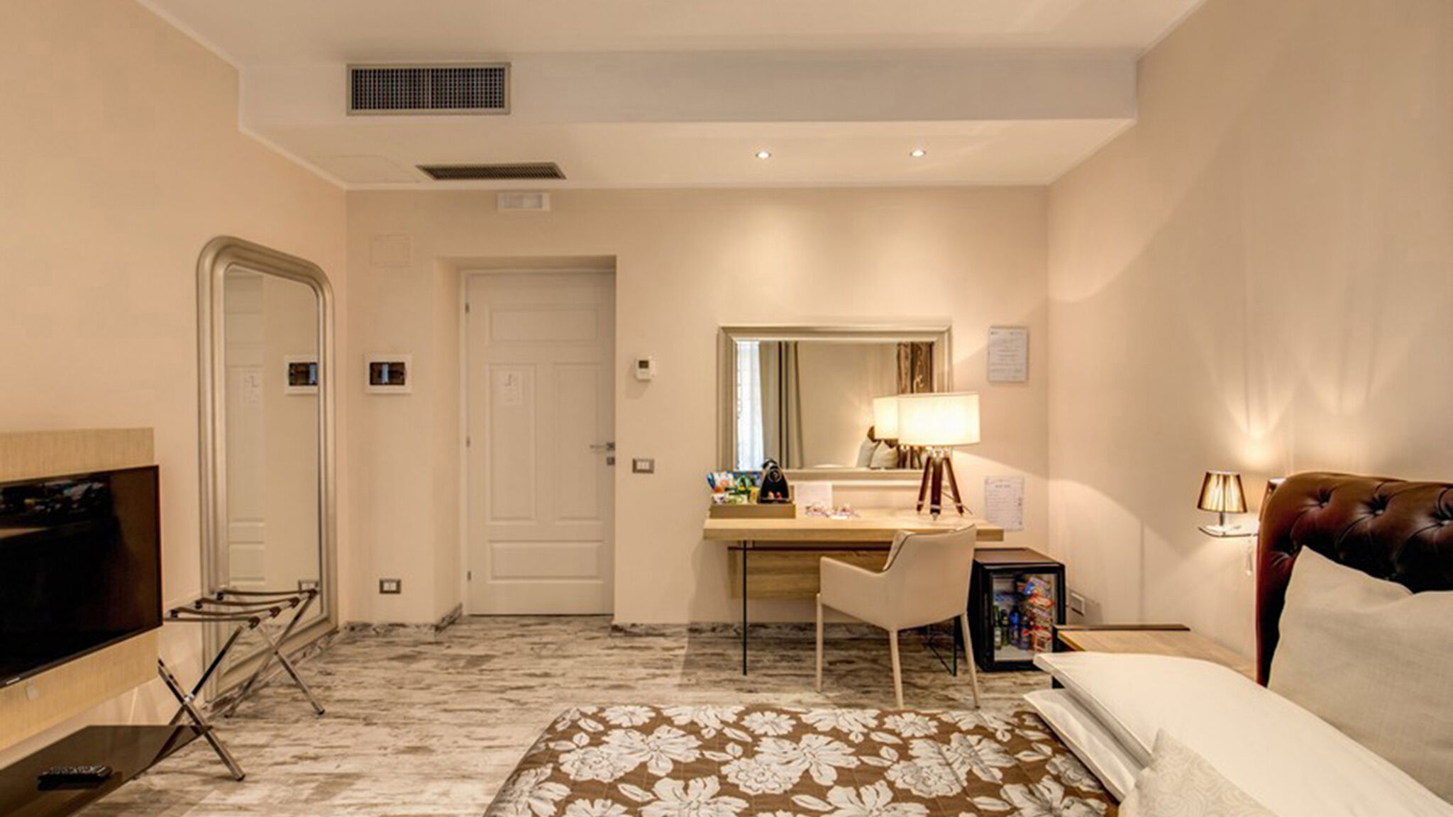 Italianway Roma Colonna 18 room 1 by Ghor