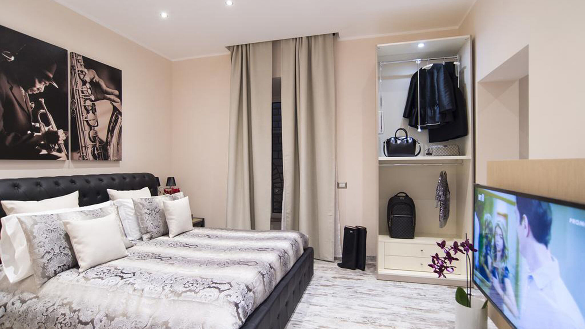 Italianway Roma Colonna 18 room 1 by Ghor