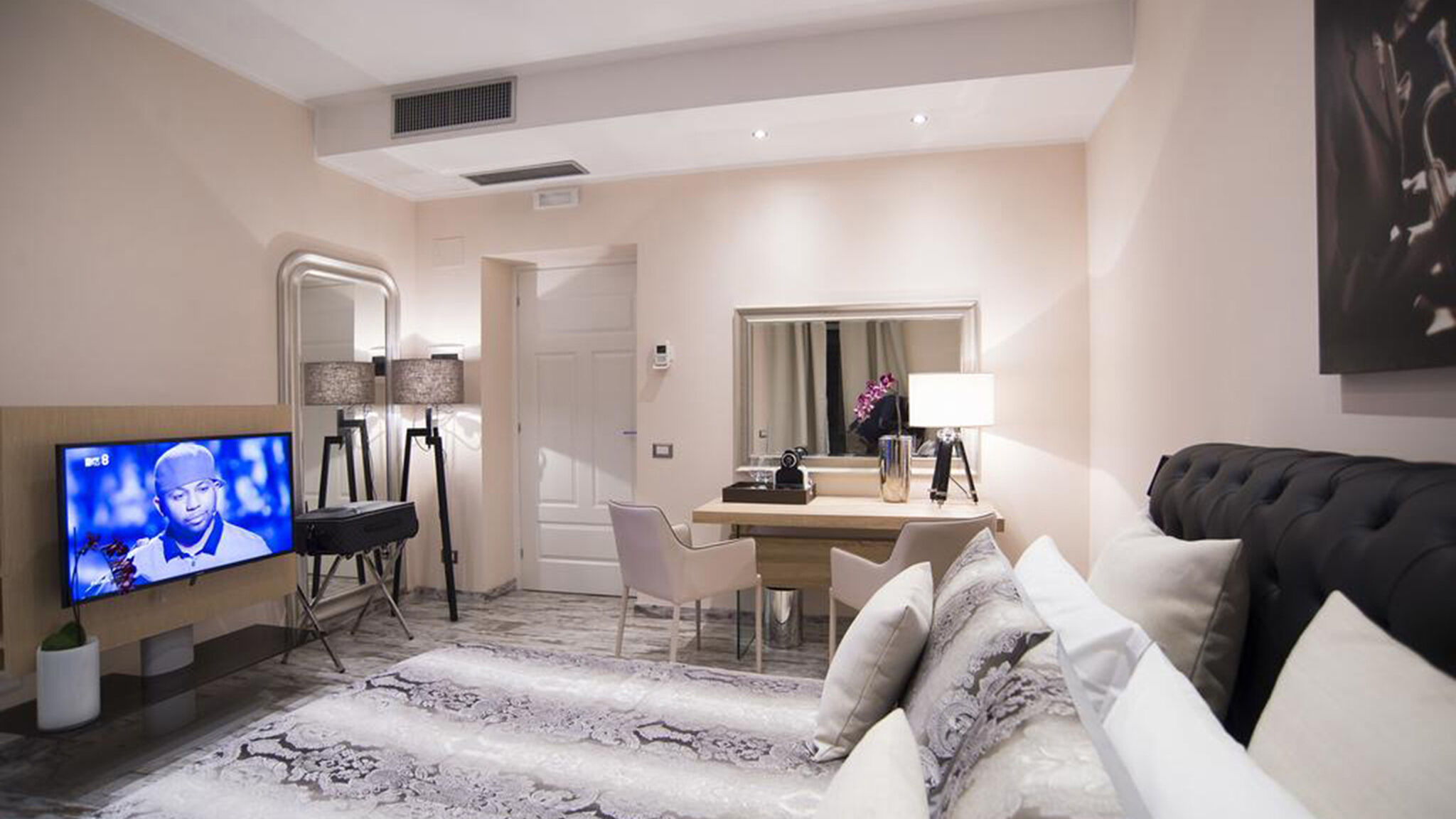 Italianway Roma Colonna 18 room 1 by Ghor