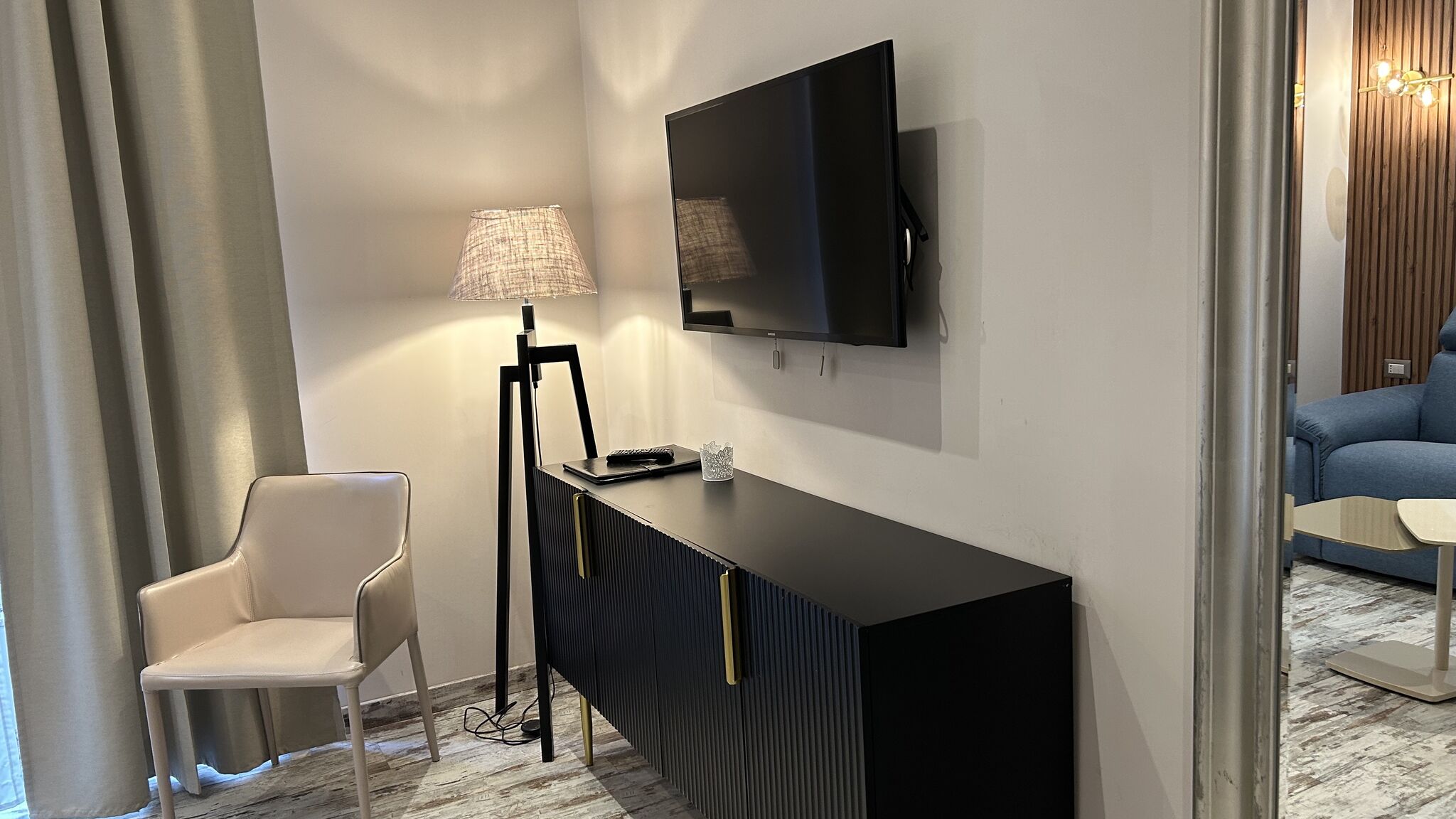 Italianway Roma Colonna 18 room 2 by Ghor