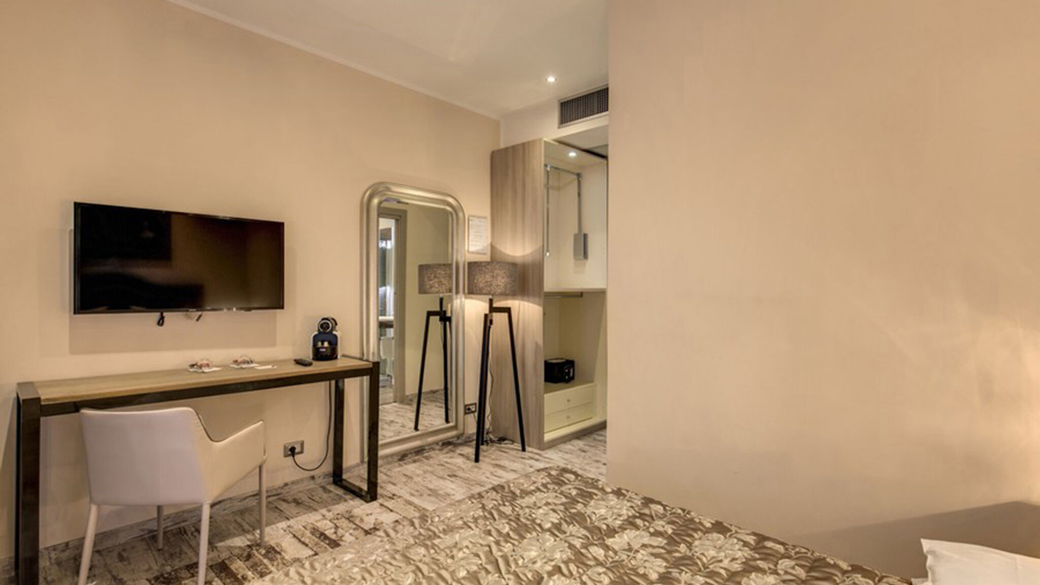 Italianway Roma Colonna 18 room 3 by Ghor