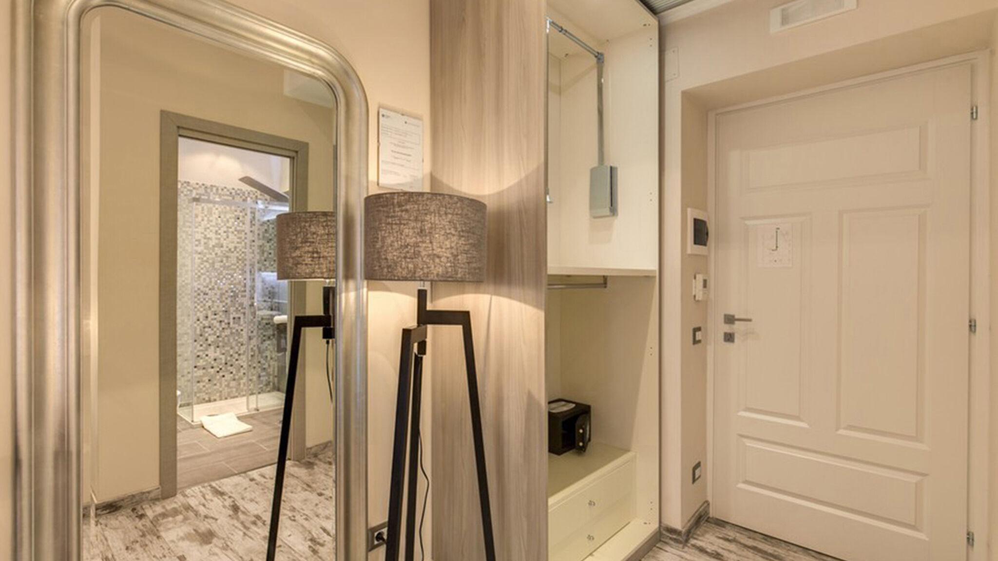 Italianway Roma Colonna 18 room 3 by Ghor