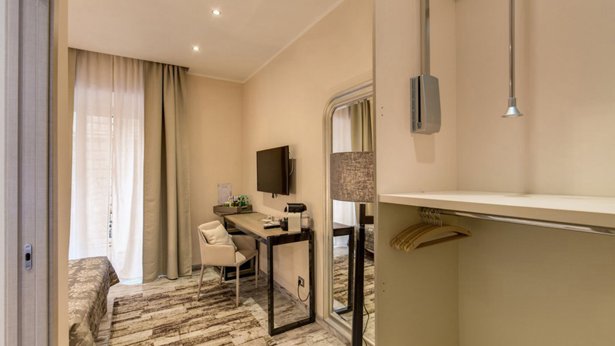 Italianway Roma Colonna 18 room 3 by Ghor