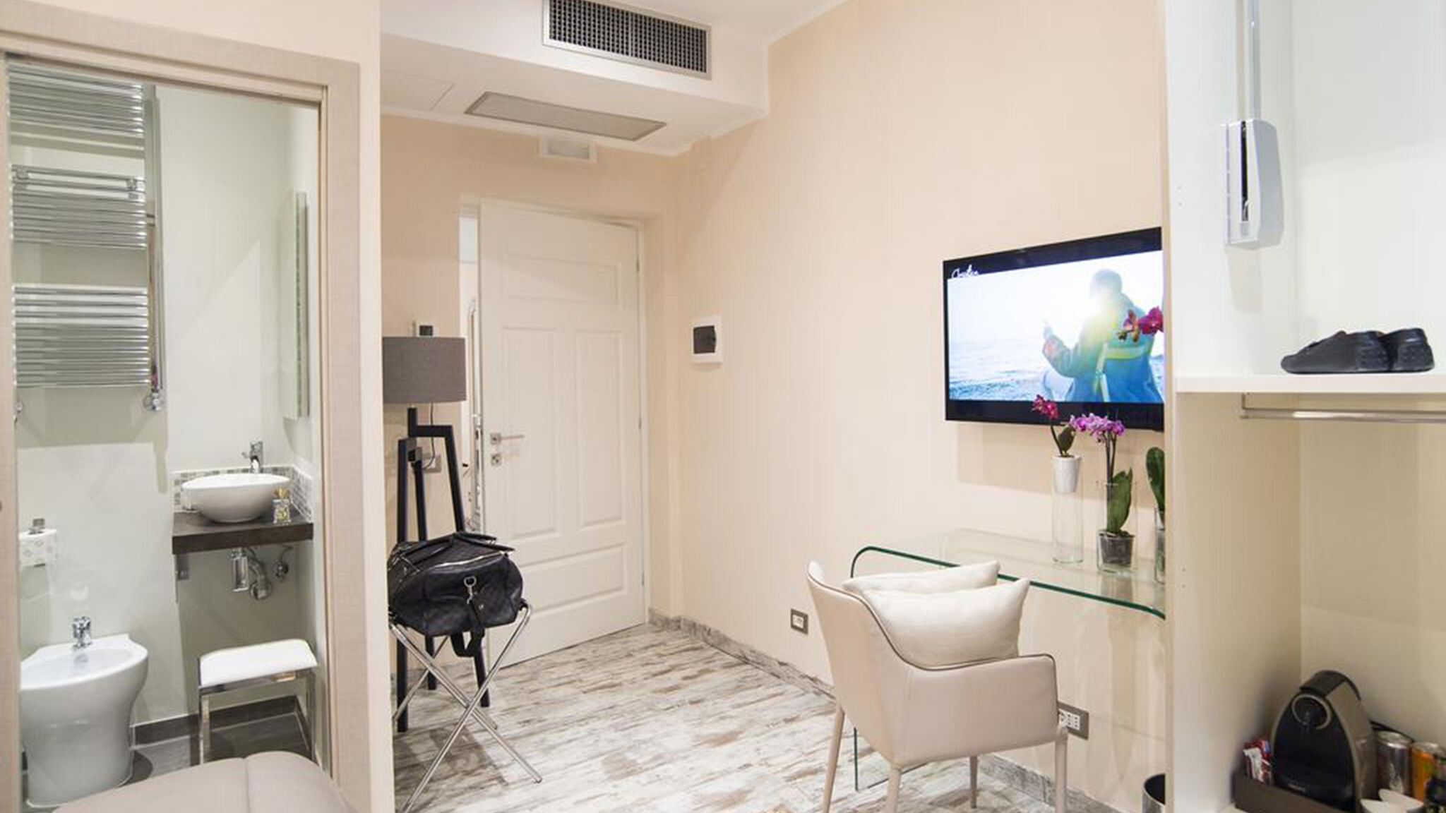 Italianway Roma Colonna 18 room 4 by Ghor