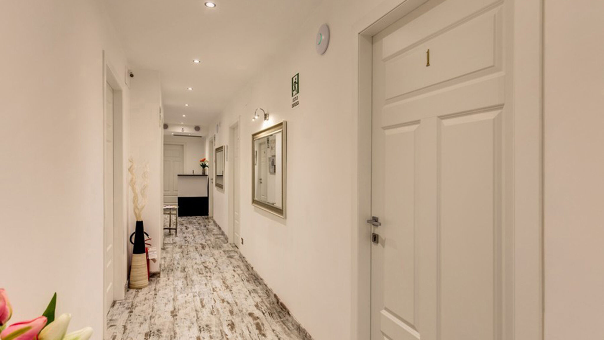Italianway Roma Colonna 18 room 5 by Ghor