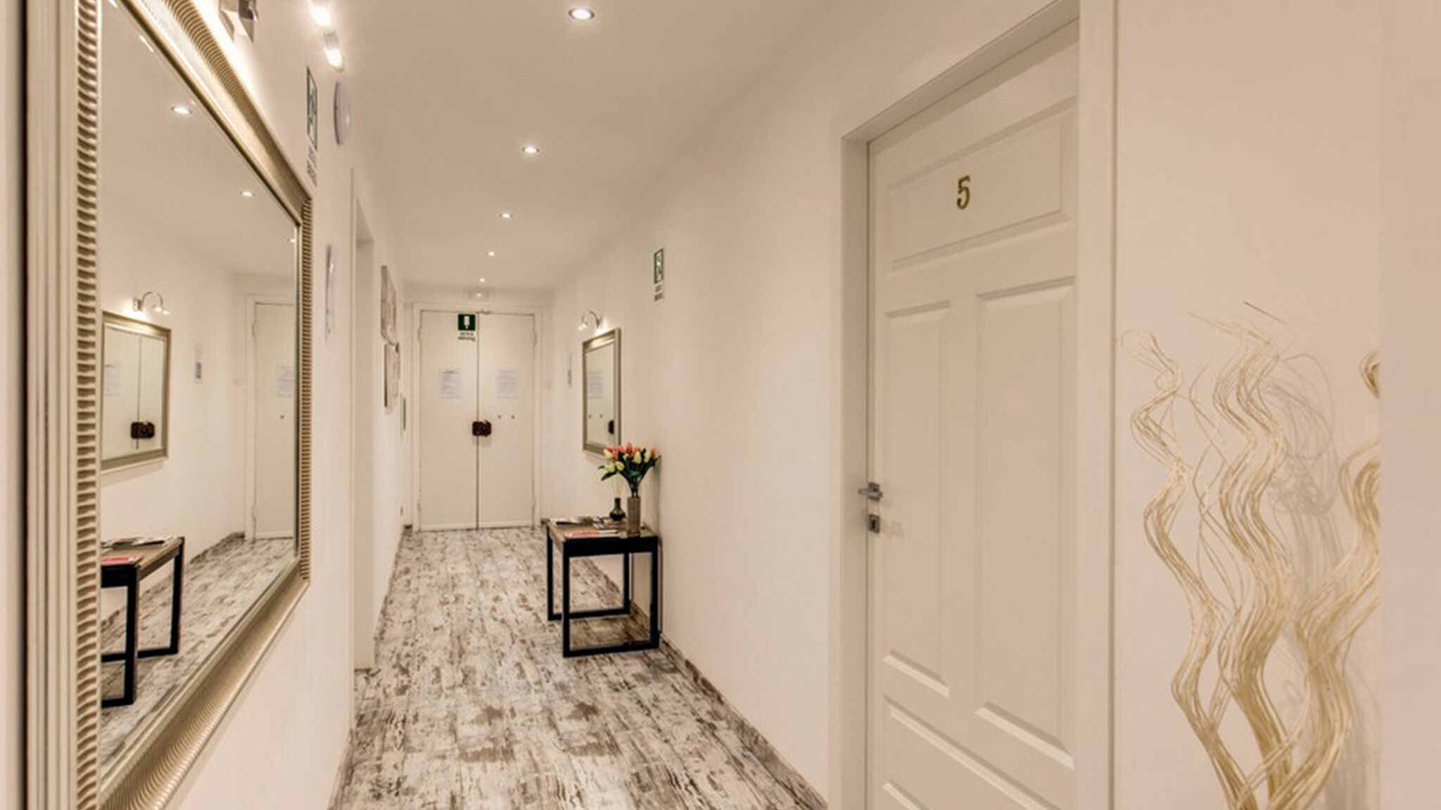 Italianway Roma Colonna 18 room 5 by Ghor