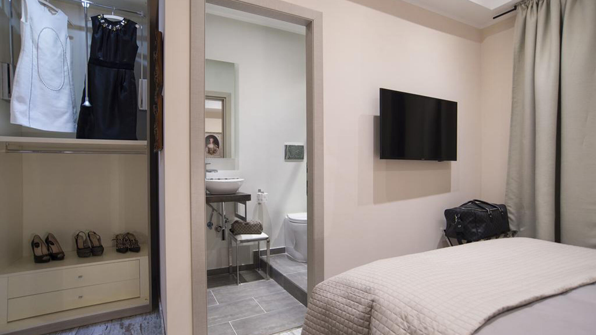 Italianway Roma Colonna 18 room 5 by Ghor