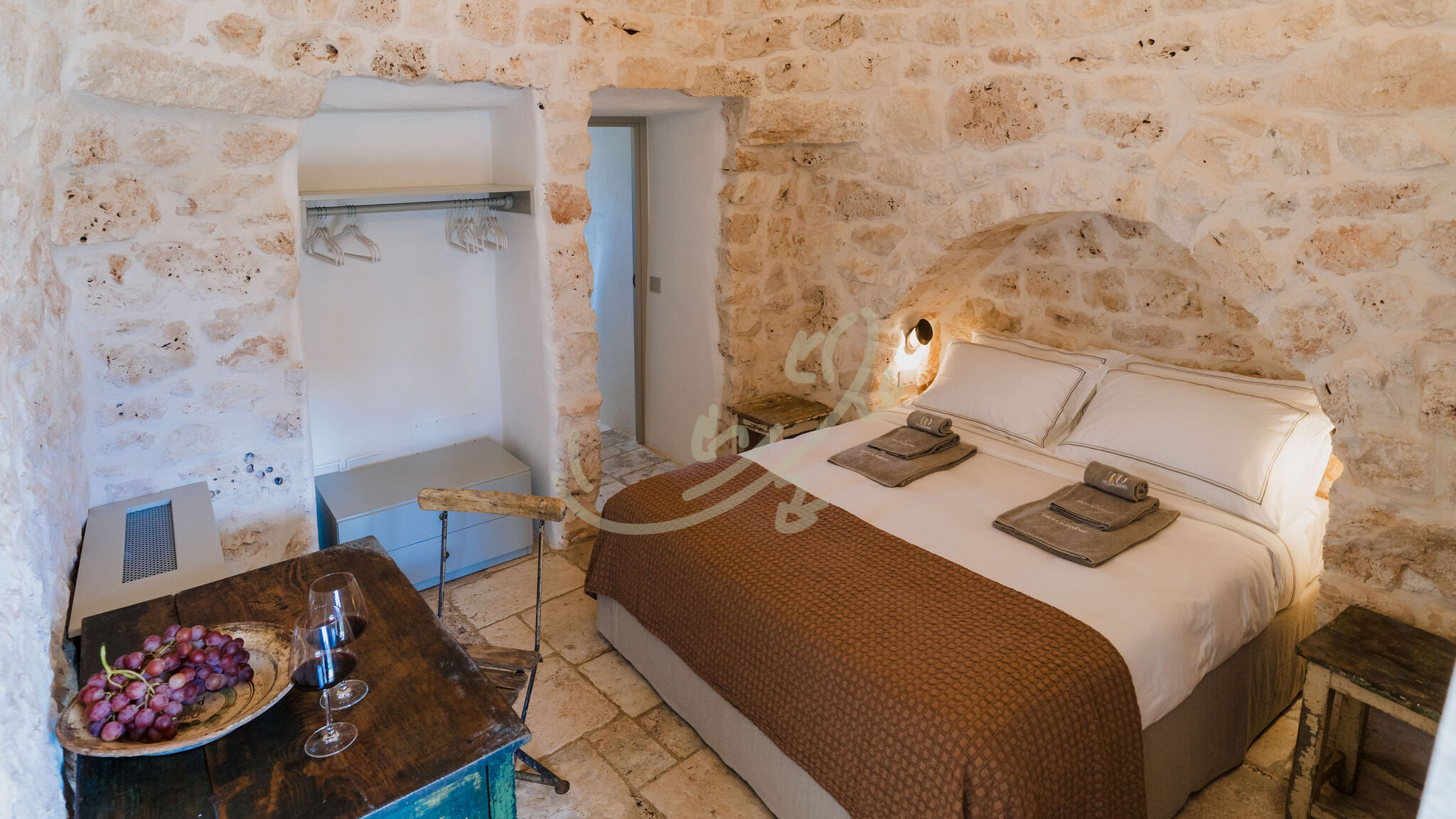Italianway Ostuni TD Trullo YuMe Whispering Olive Grove