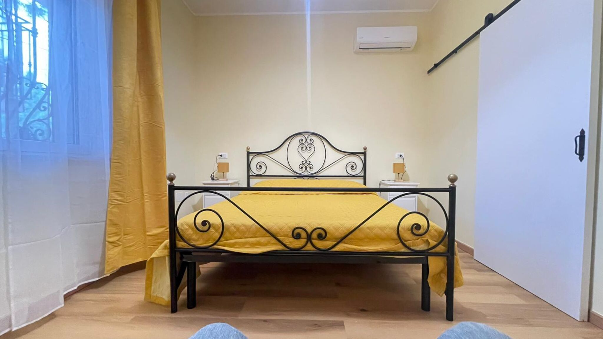 Italianway Rimini Casa Antonella b&b Camera Gialla