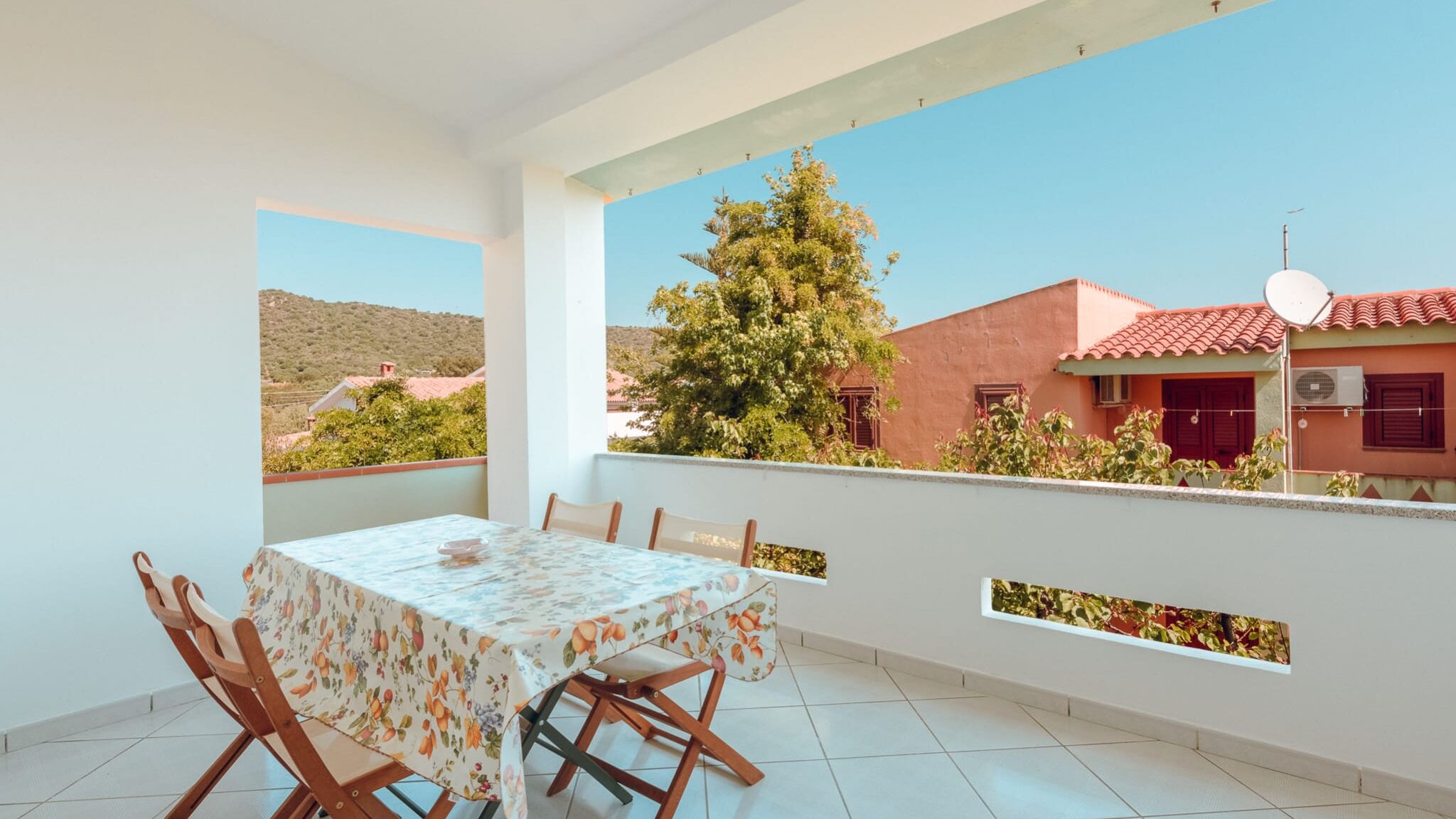 Italianway Budoni Casa Antonia: BBQ & Parking - Porto Ottiolu