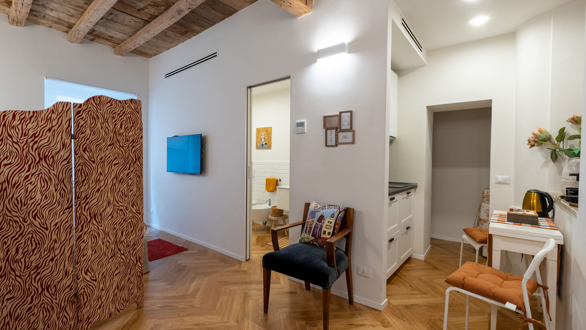 Italianway Roma Vatican Suite: Steps to St. Peter by Viva Domus