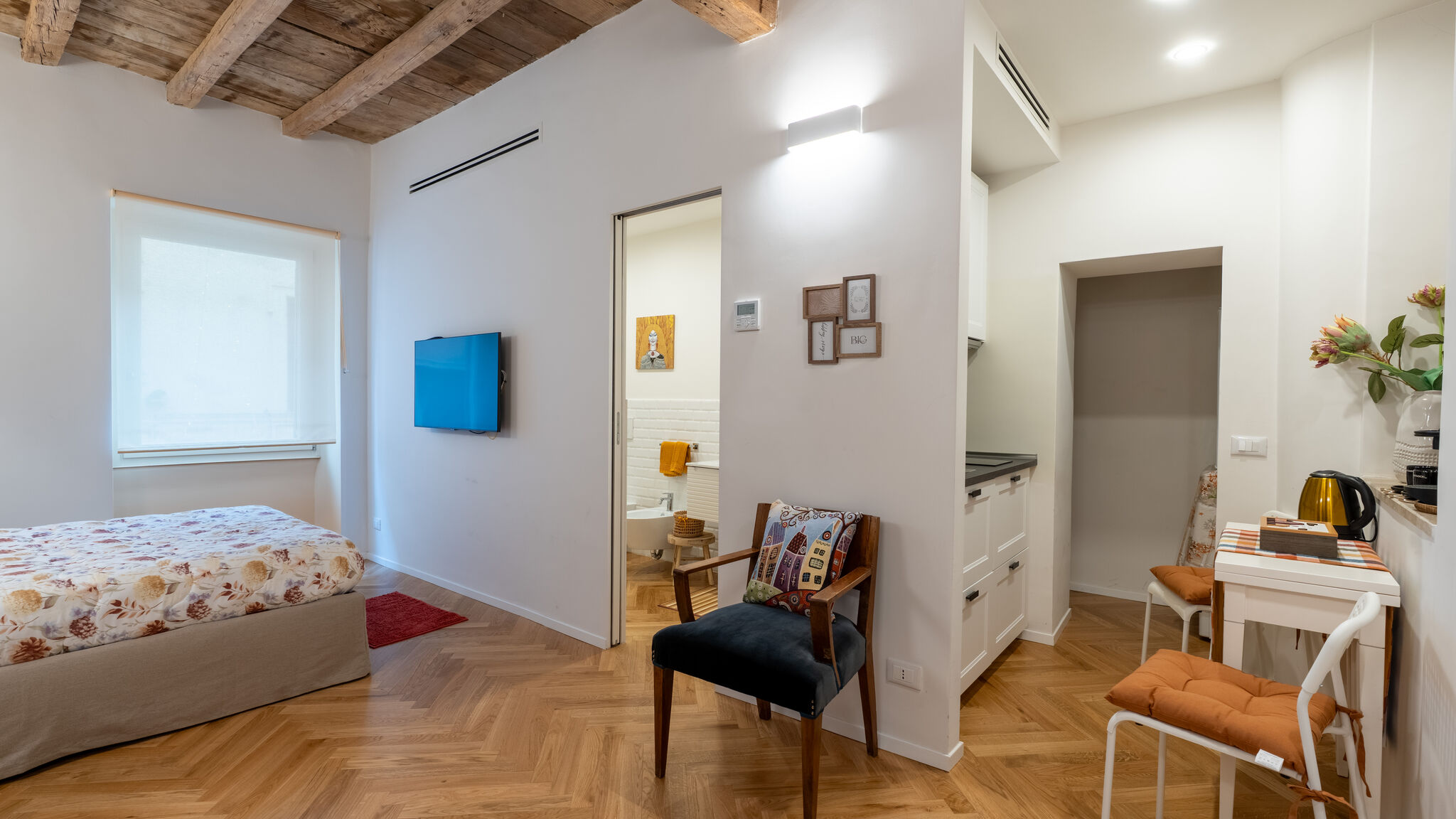 Italianway Roma Vatican Suite: Steps to St. Peter by Viva Domus