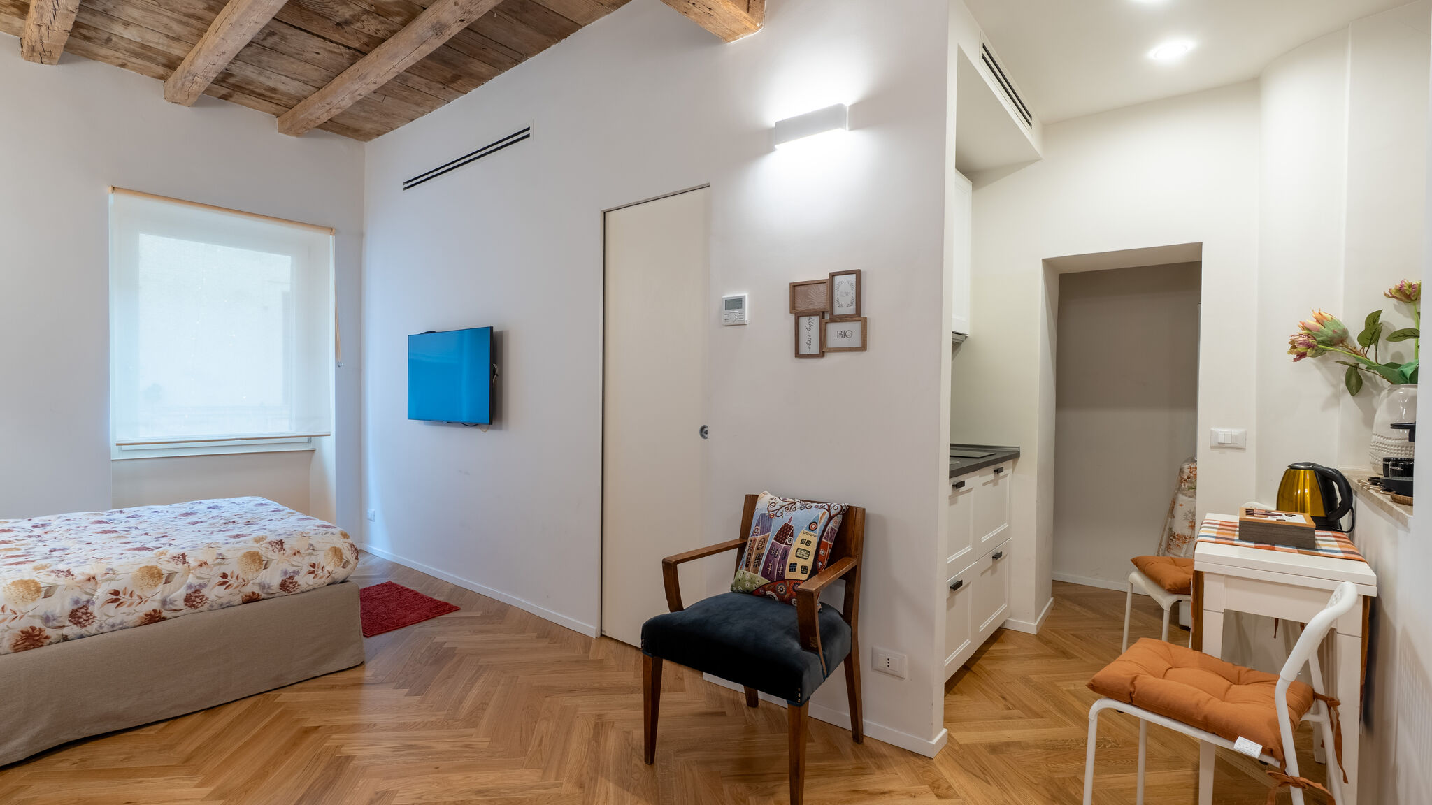 Italianway Roma Vatican Suite: Steps to St. Peter by Viva Domus