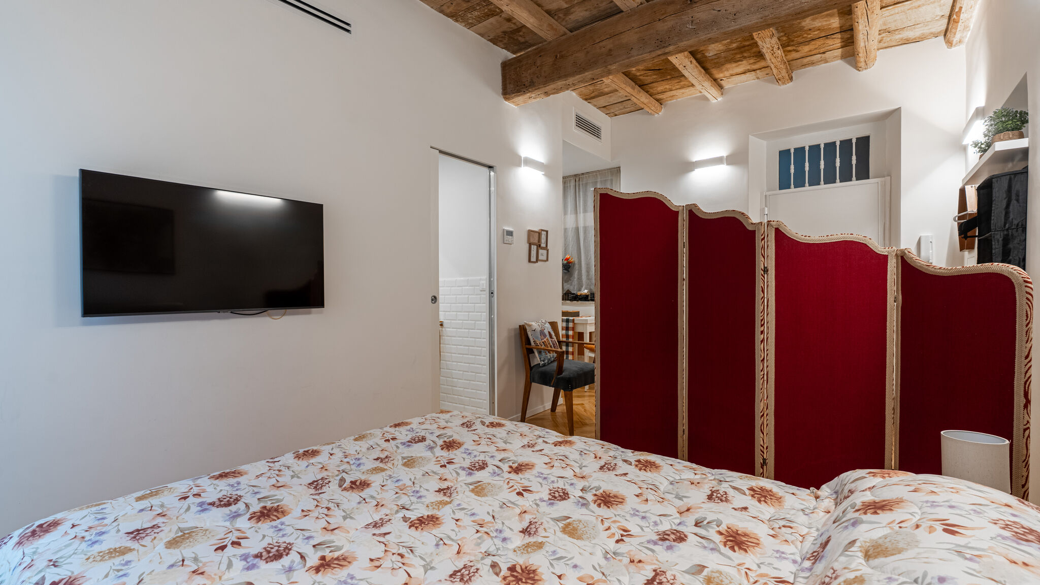 Italianway Roma Vatican Suite: Steps to St. Peter by Viva Domus