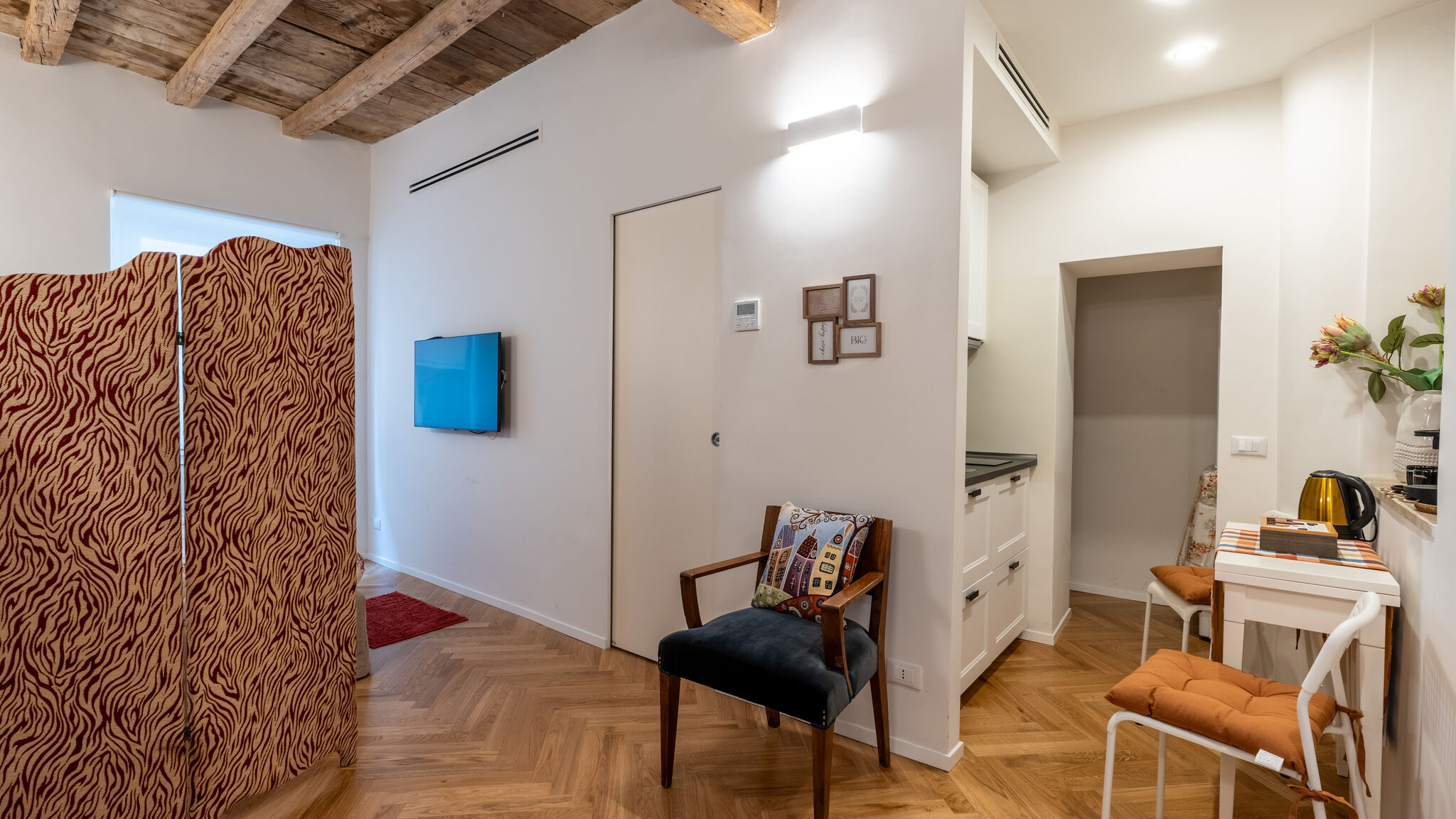 Italianway Roma Vatican Suite: Steps to St. Peter by Viva Domus