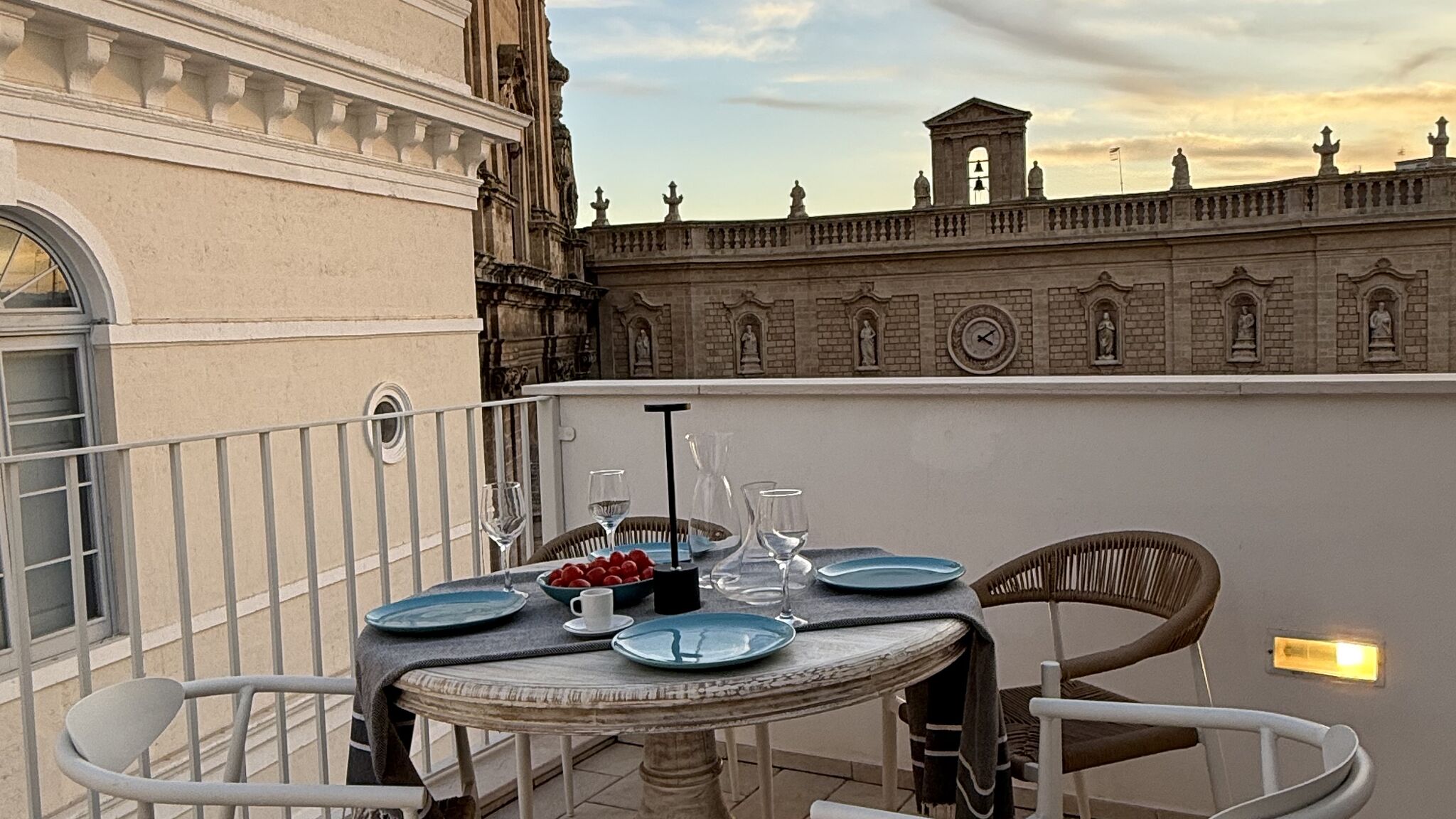 MONHOLIDAY - ospitalità e servizi per il turismo Monopoli Vista Cattedrale by Monholiday