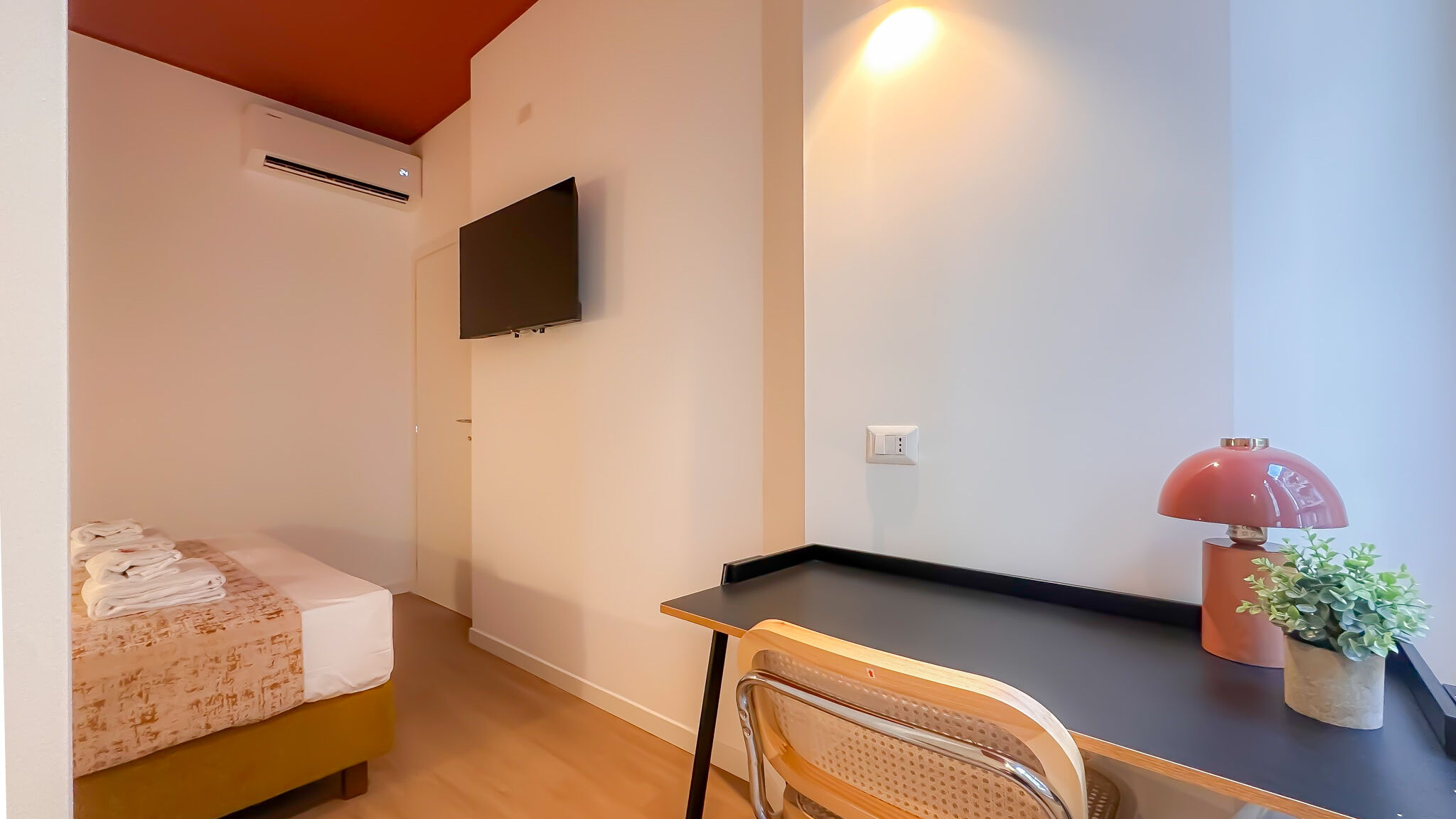 Italianway Milano Flatsharing Design Suite - Rubino