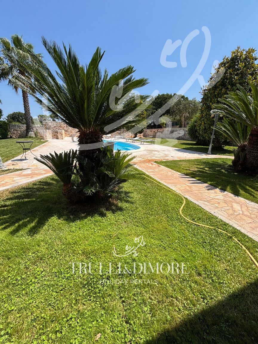 Italianway Castellana Grotte TD Villa Luna Trulli with Large Pool