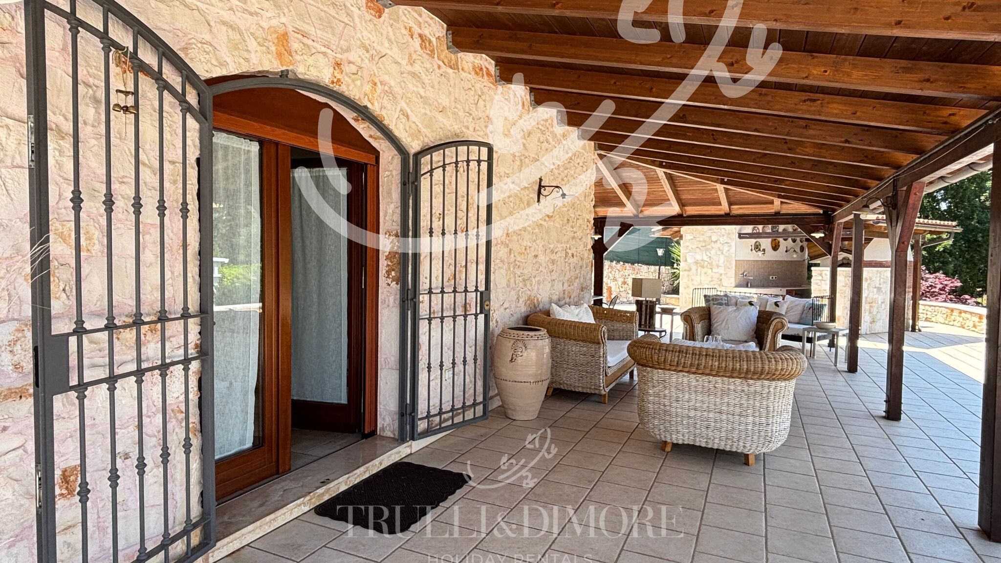 Italianway Castellana Grotte TD Villa Luna Trulli with Large Pool