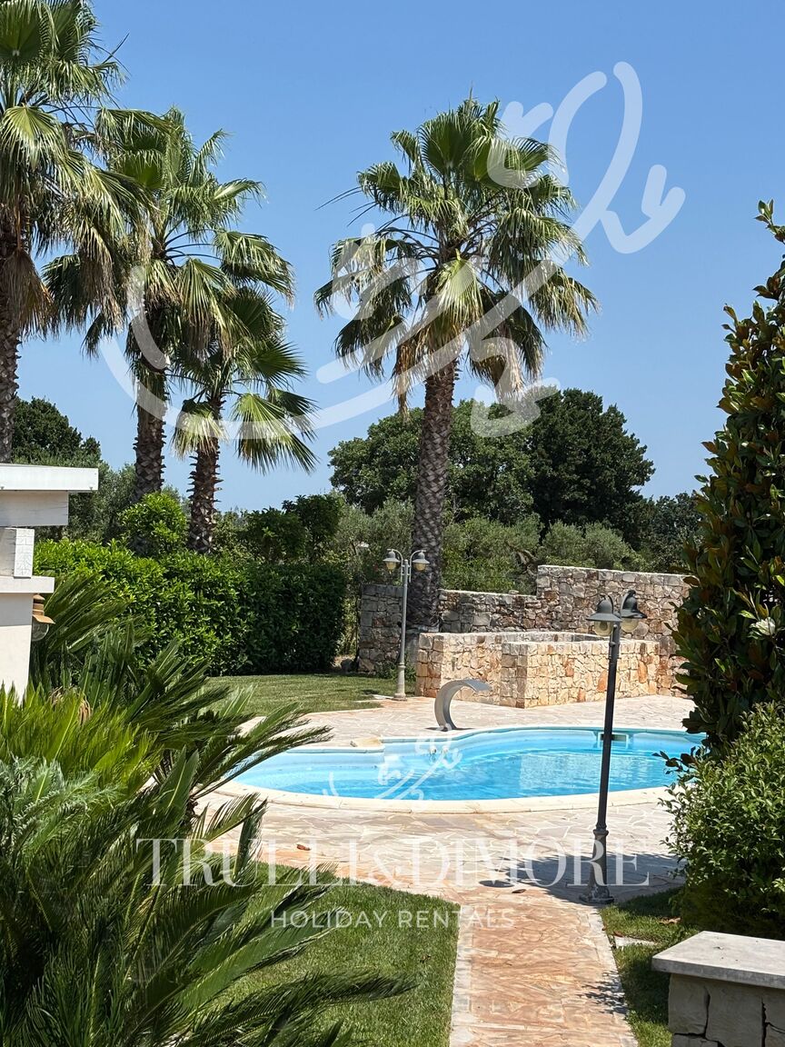 Italianway Castellana Grotte TD Villa Luna Trulli with Large Pool