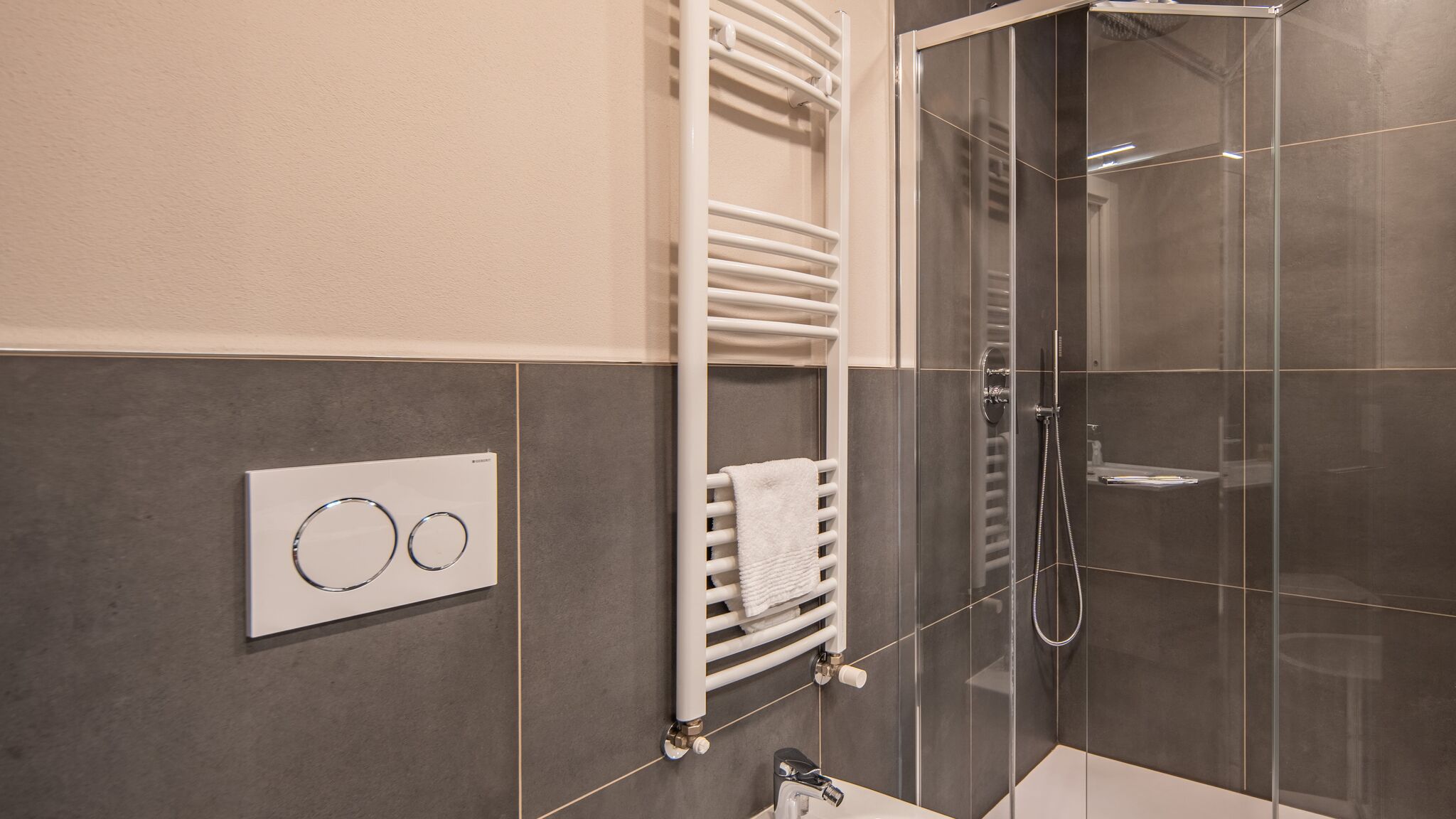 Italianway Alba Alba Palace Luxury Apartments - White