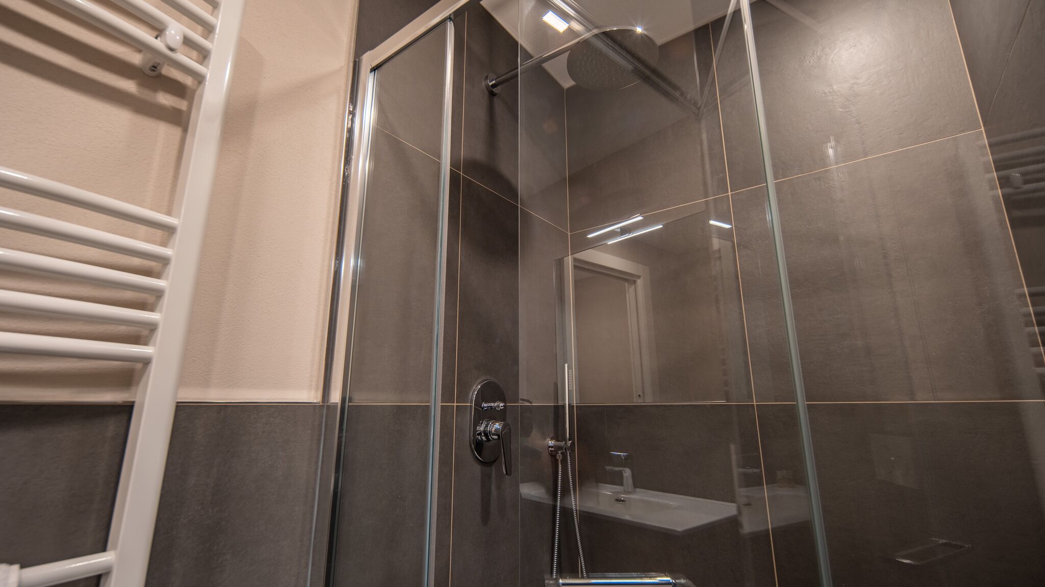Italianway Alba Alba Palace Luxury Apartments - White