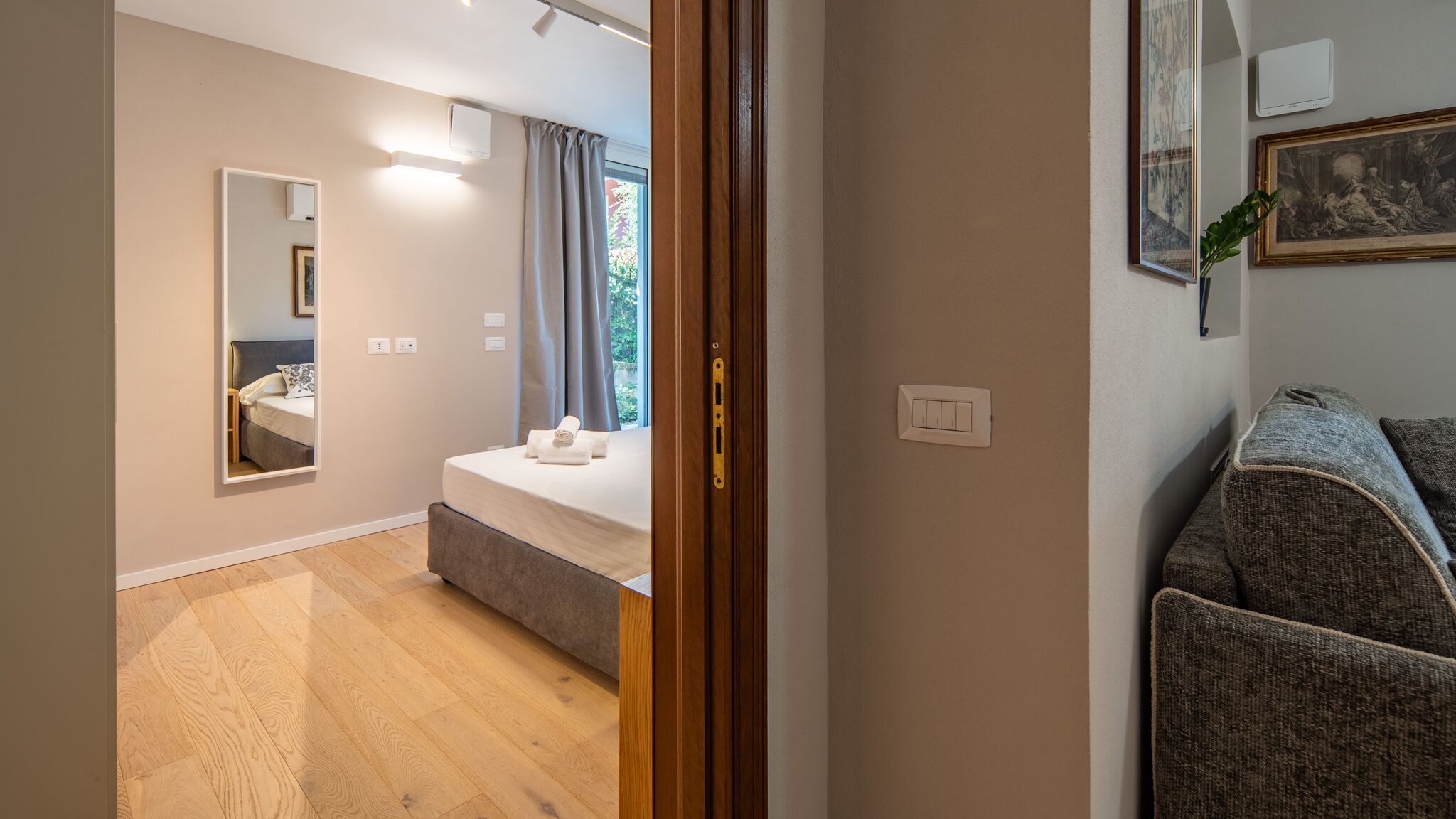 Italianway Alba Alba Palace Luxury Apartments - White