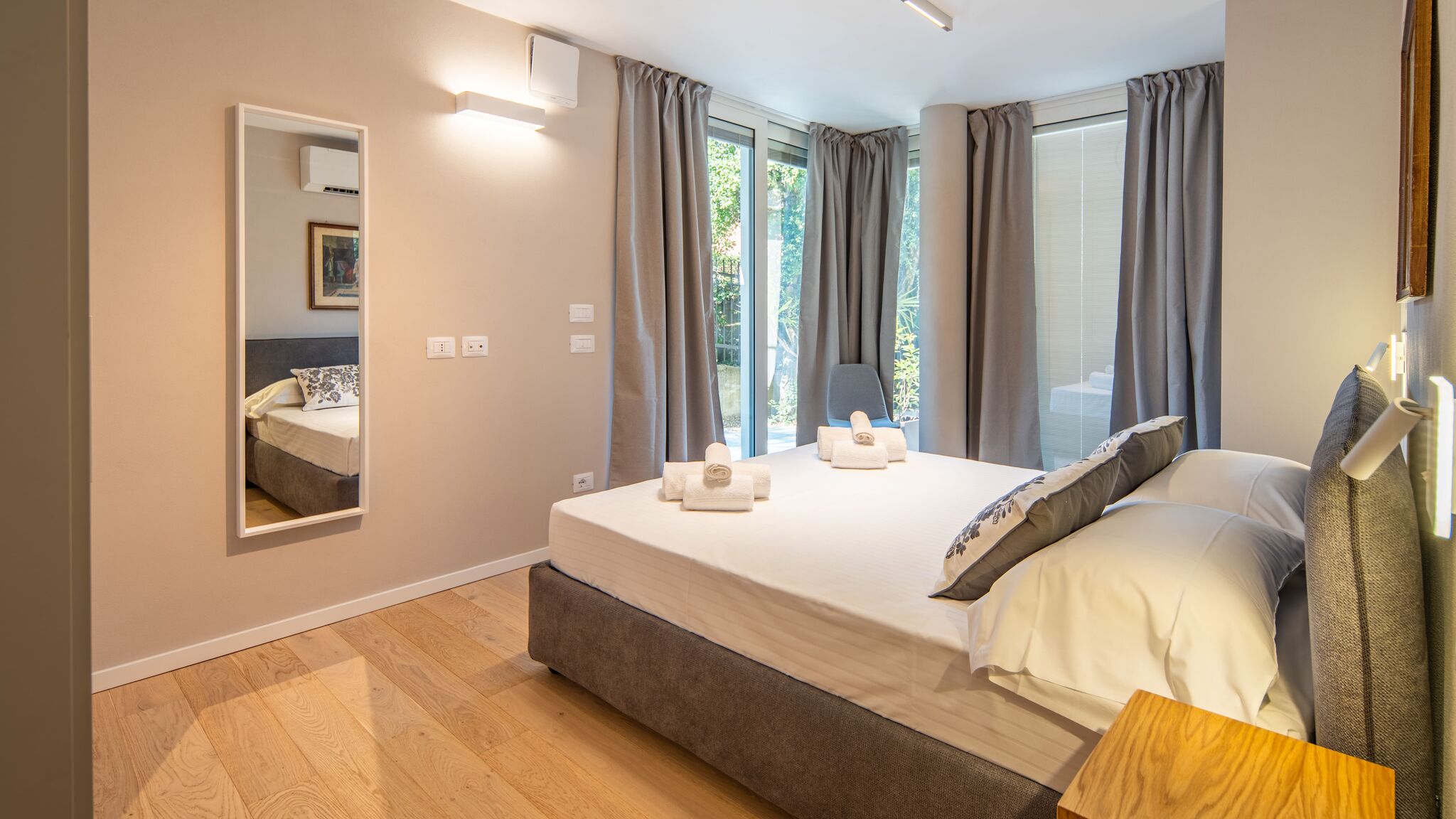 Italianway Alba Alba Palace Luxury Apartments - White