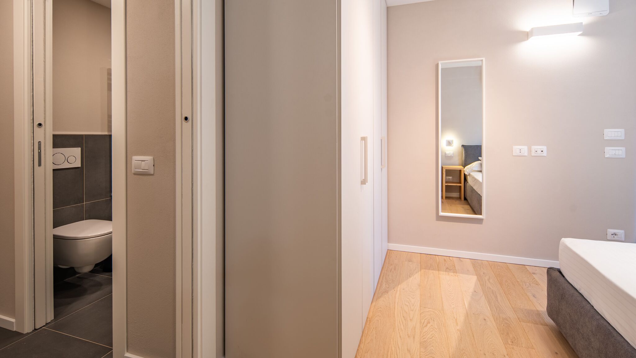 Italianway Alba Alba Palace Luxury Apartments - White