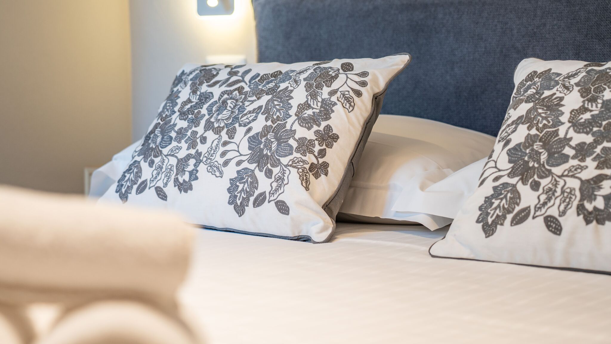 Italianway Alba Alba Palace Luxury Apartments - White
