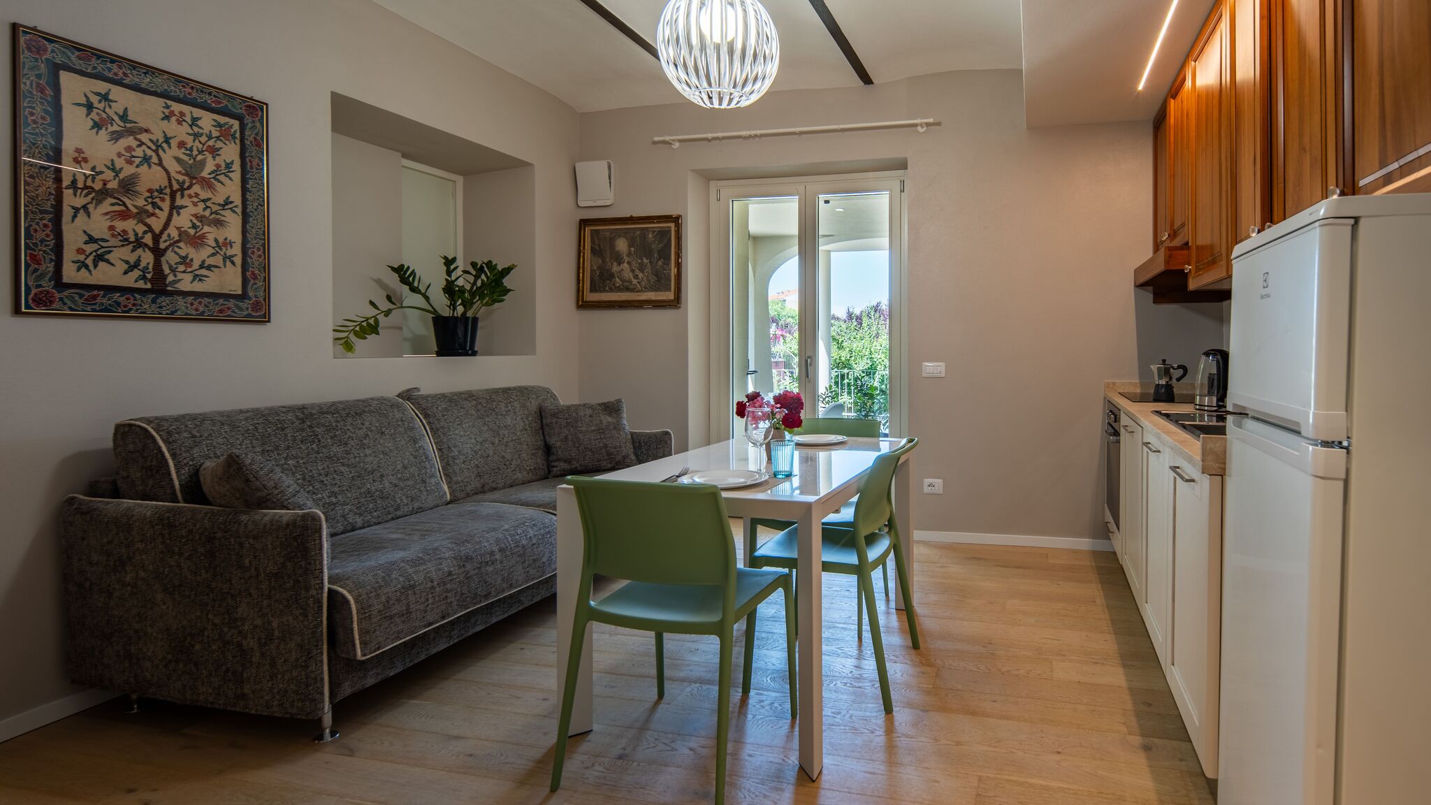 Italianway Alba Alba Palace Luxury Apartments - White