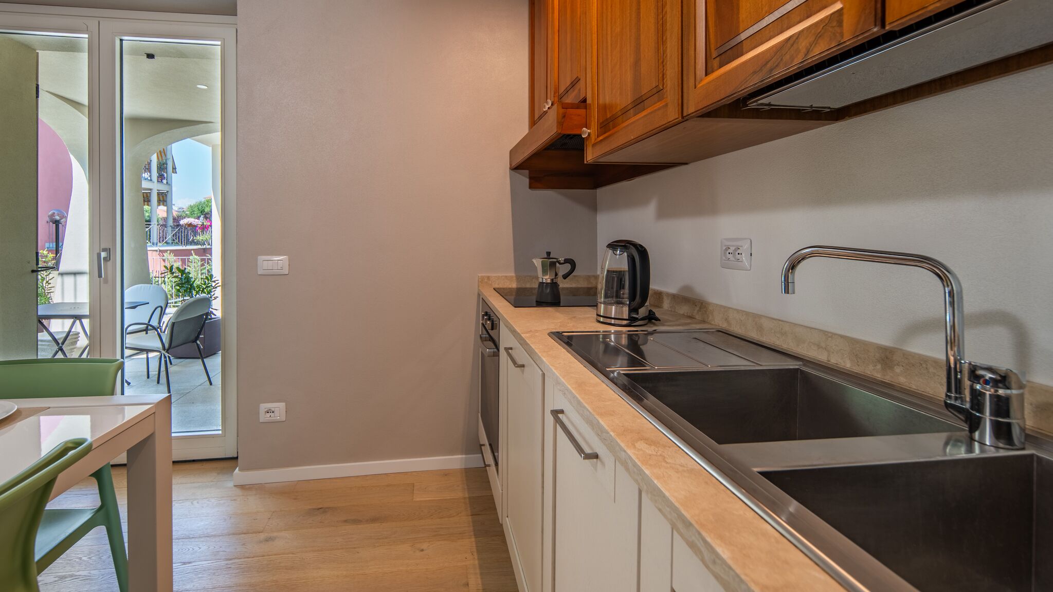 Italianway Alba Alba Palace Luxury Apartments - White