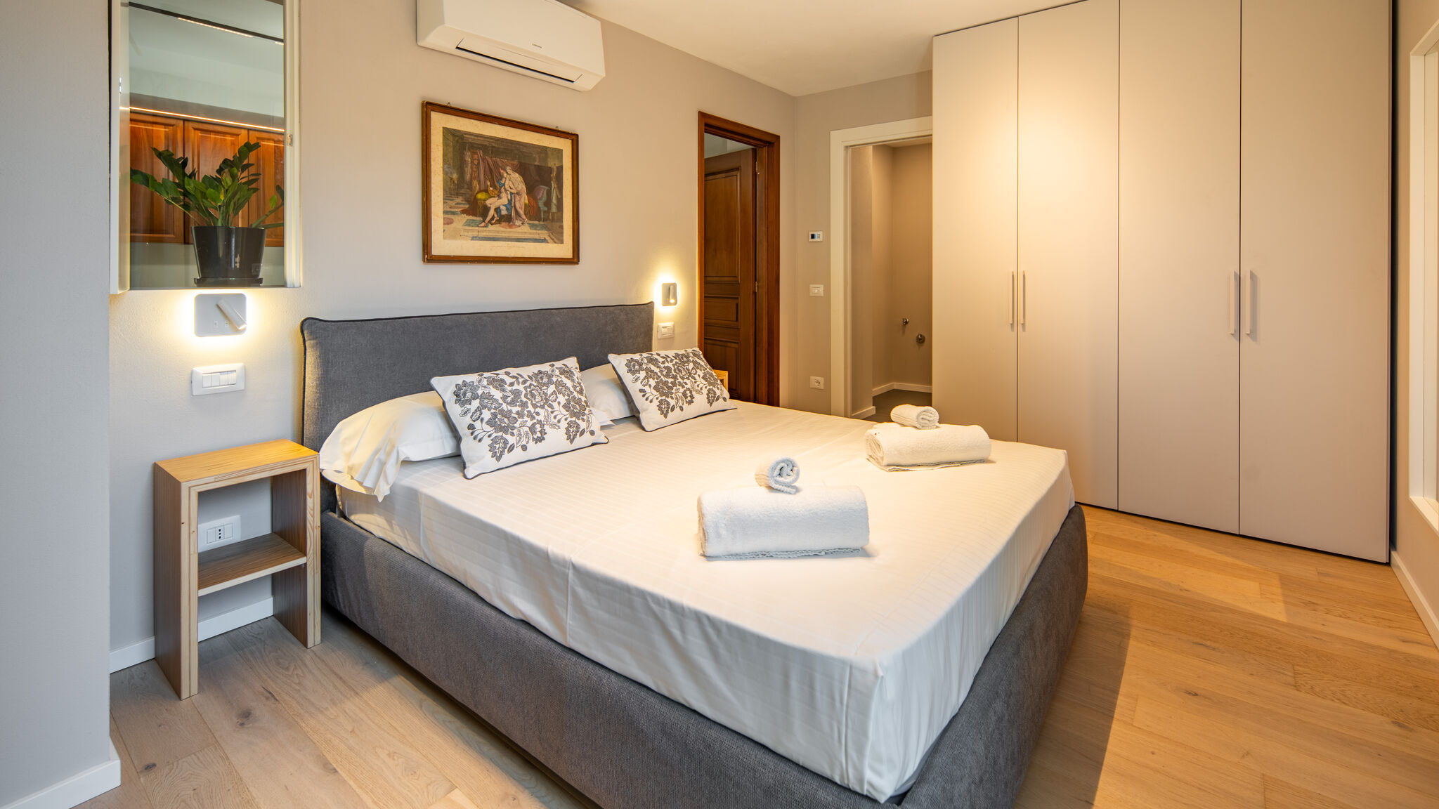 Italianway Alba Alba Palace Luxury Apartments - White