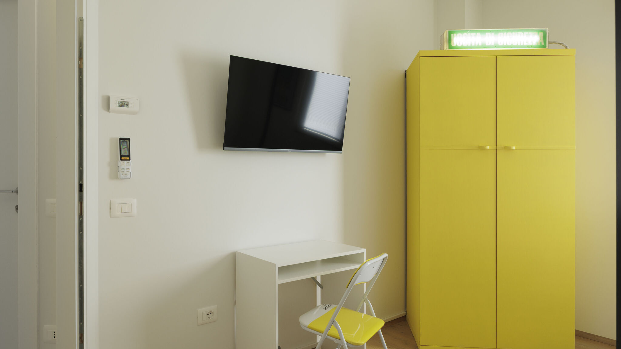 Italianway Fano Yellow Room