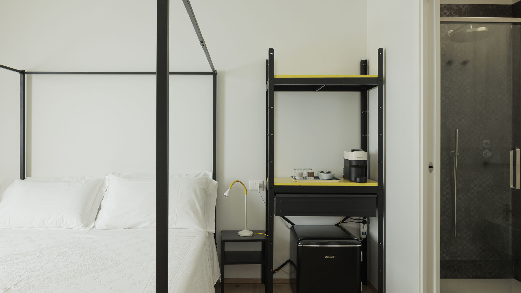 Italianway Fano Yellow Room