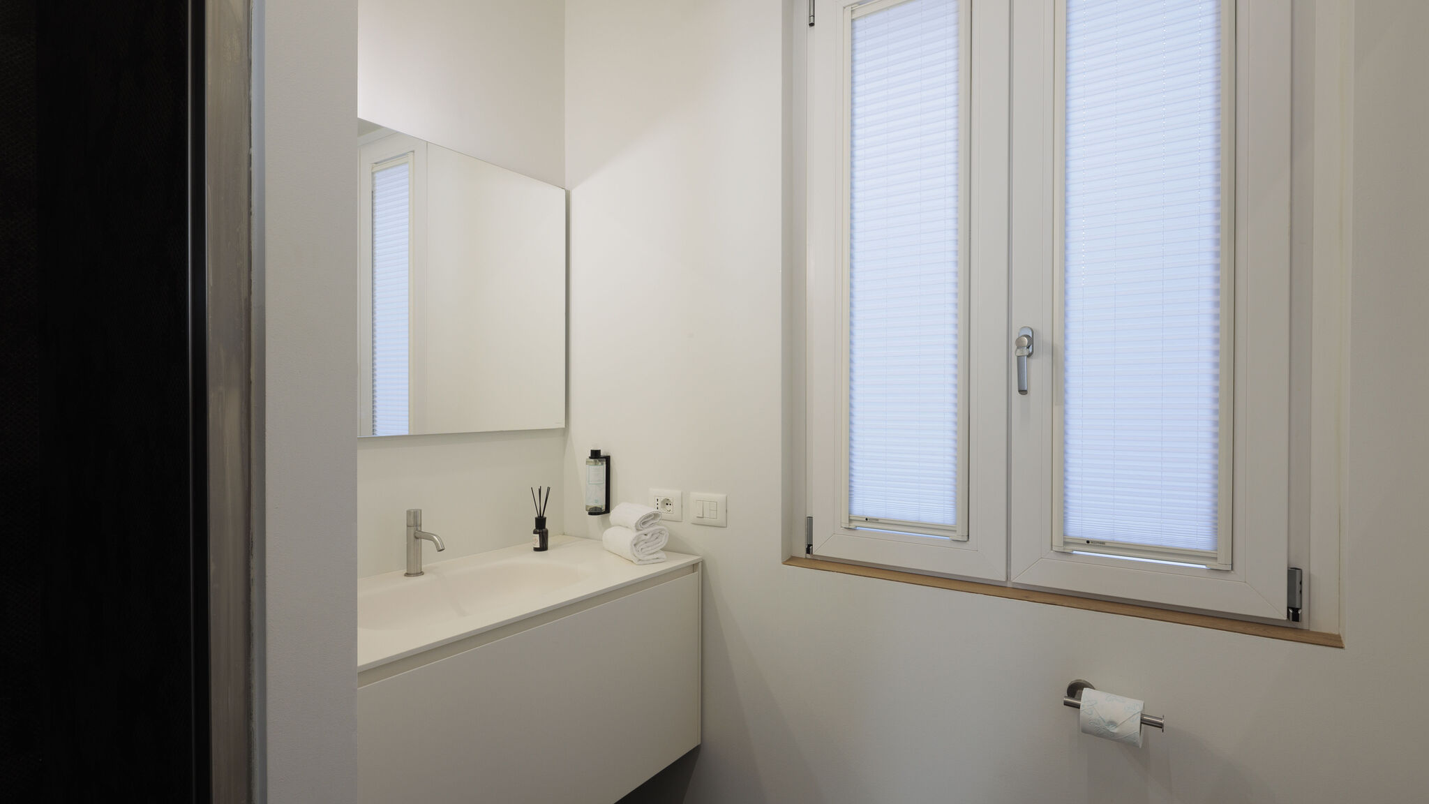 Italianway Fano Yellow Room