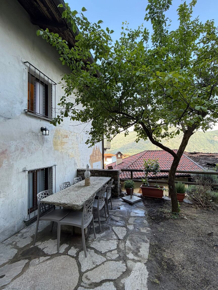 Lago Maggiore - Rentals & Estate Cannobio Antica Villa Branca by Lago Maggiore Rentals 