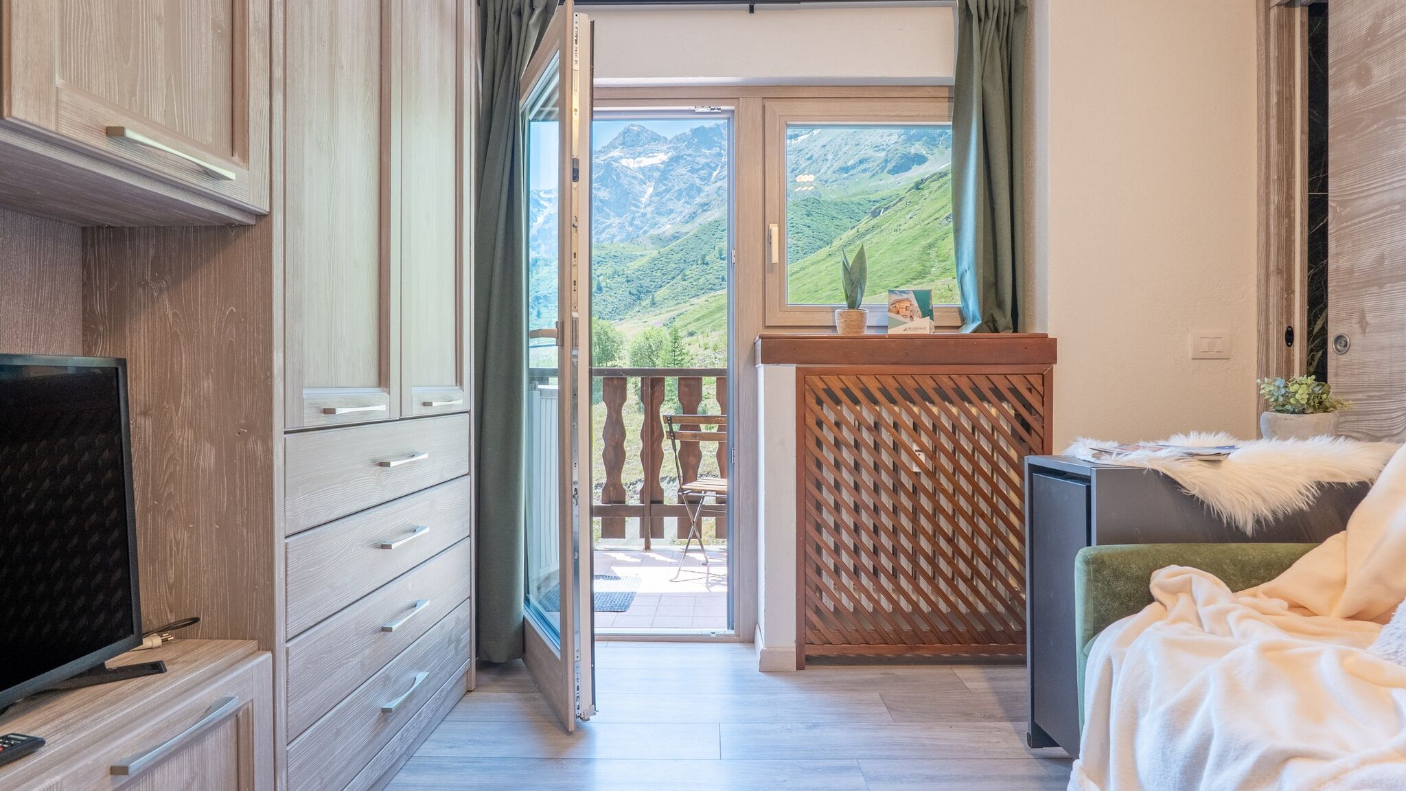 Italianway Valtournenche Cretaz Nest - Central Studio near Ski Lifts
