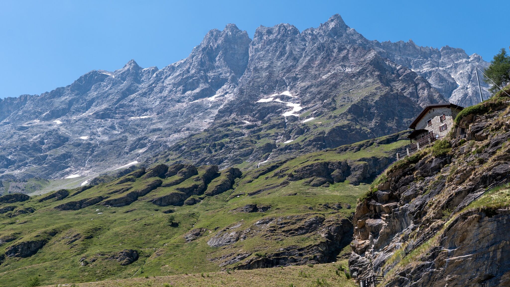 Italianway Valtournenche Cretaz Nest - Central Studio near Ski Lifts