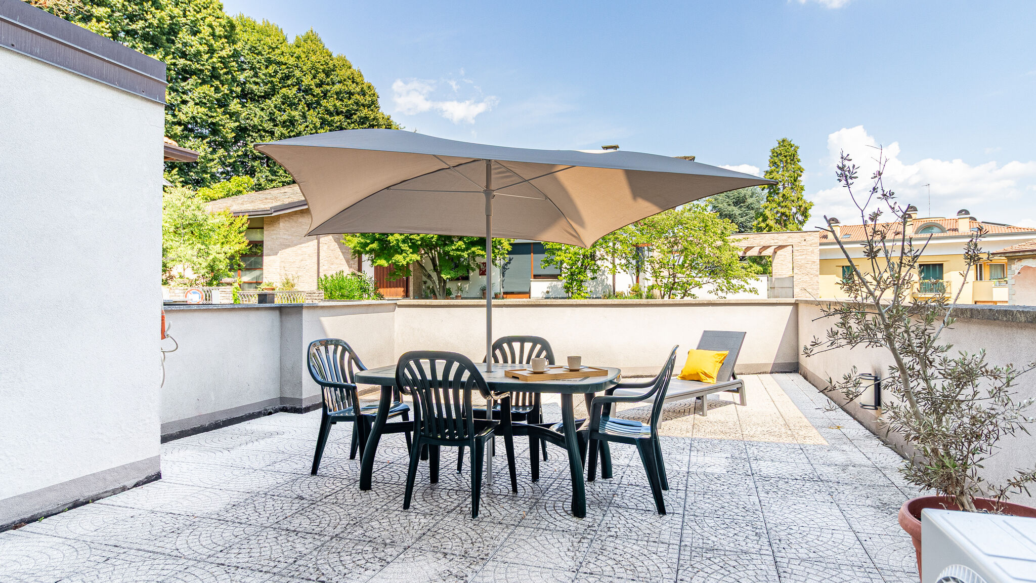 Italianway Biassono La Casa del Parco by Houset