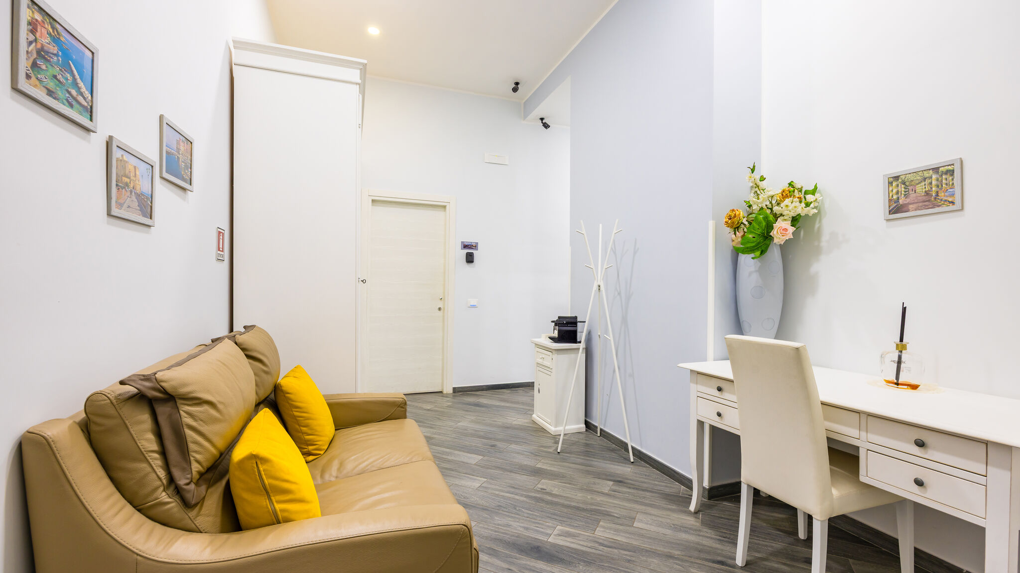 Napoliapartments.it (per Apt commercializzati) Napoli Agorà Borsa - Repubblica 