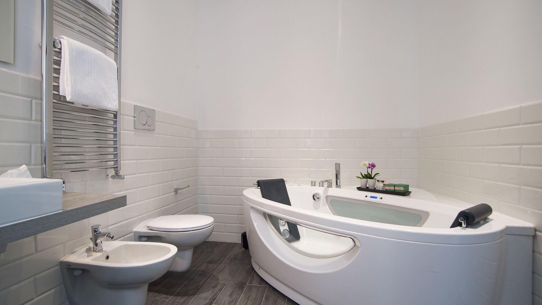 Italianway Roma Relais Colonna 27 Room A Vasca Idromassaggio