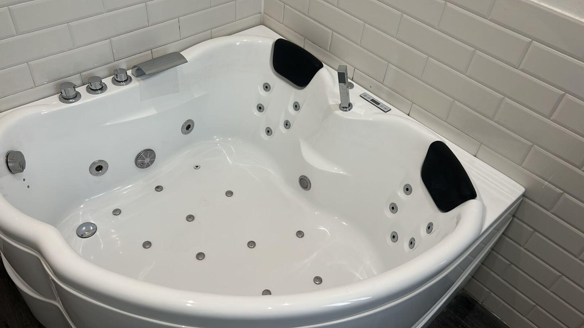 Italianway Roma Relais Colonna 27 Room A Vasca Idromassaggio