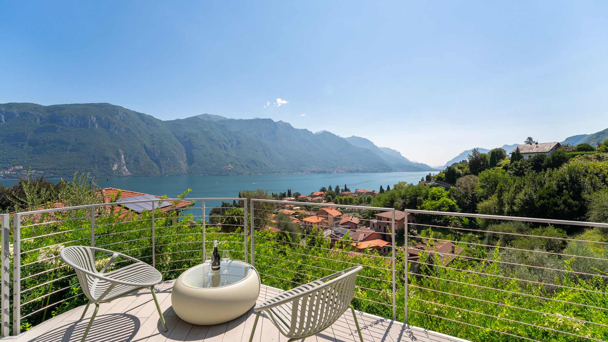 Teal Velvet Homes srl Bellagio Zinnia Lakeview Apartment