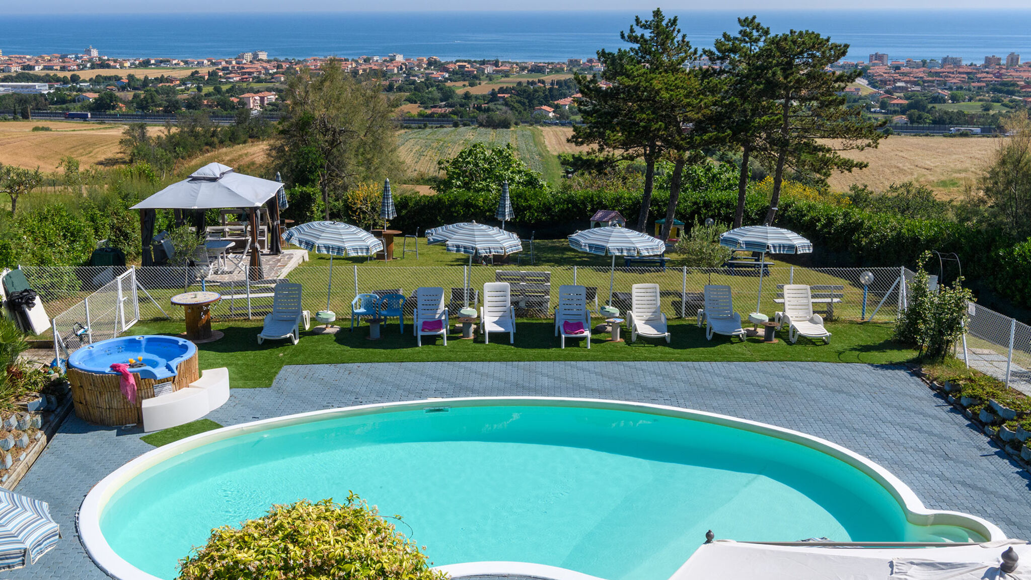 Italianway San Costanzo Villa Alma 8+2
