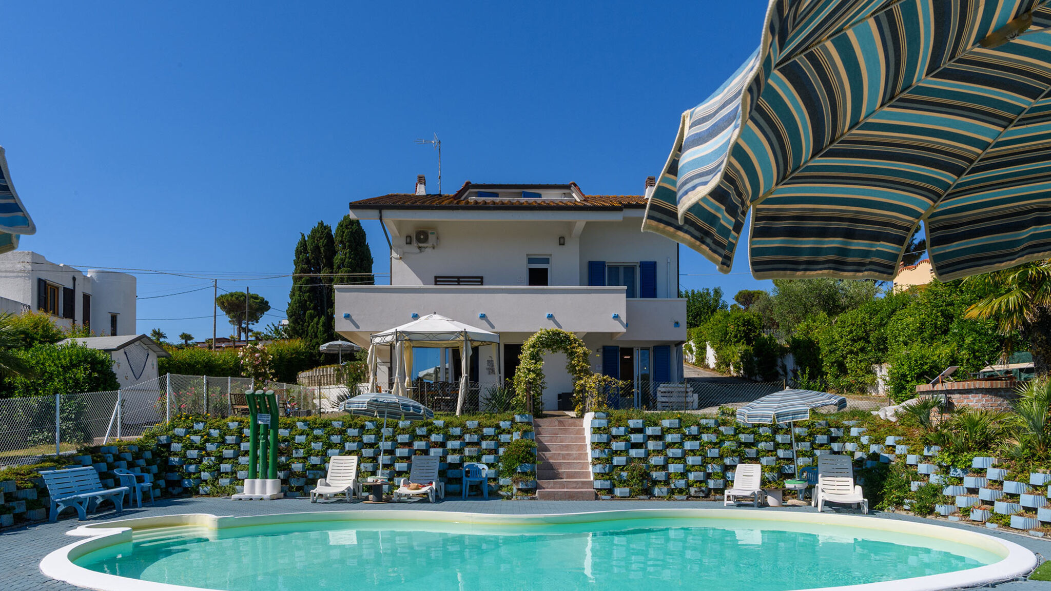 Italianway San Costanzo Villa Alma 8+2
