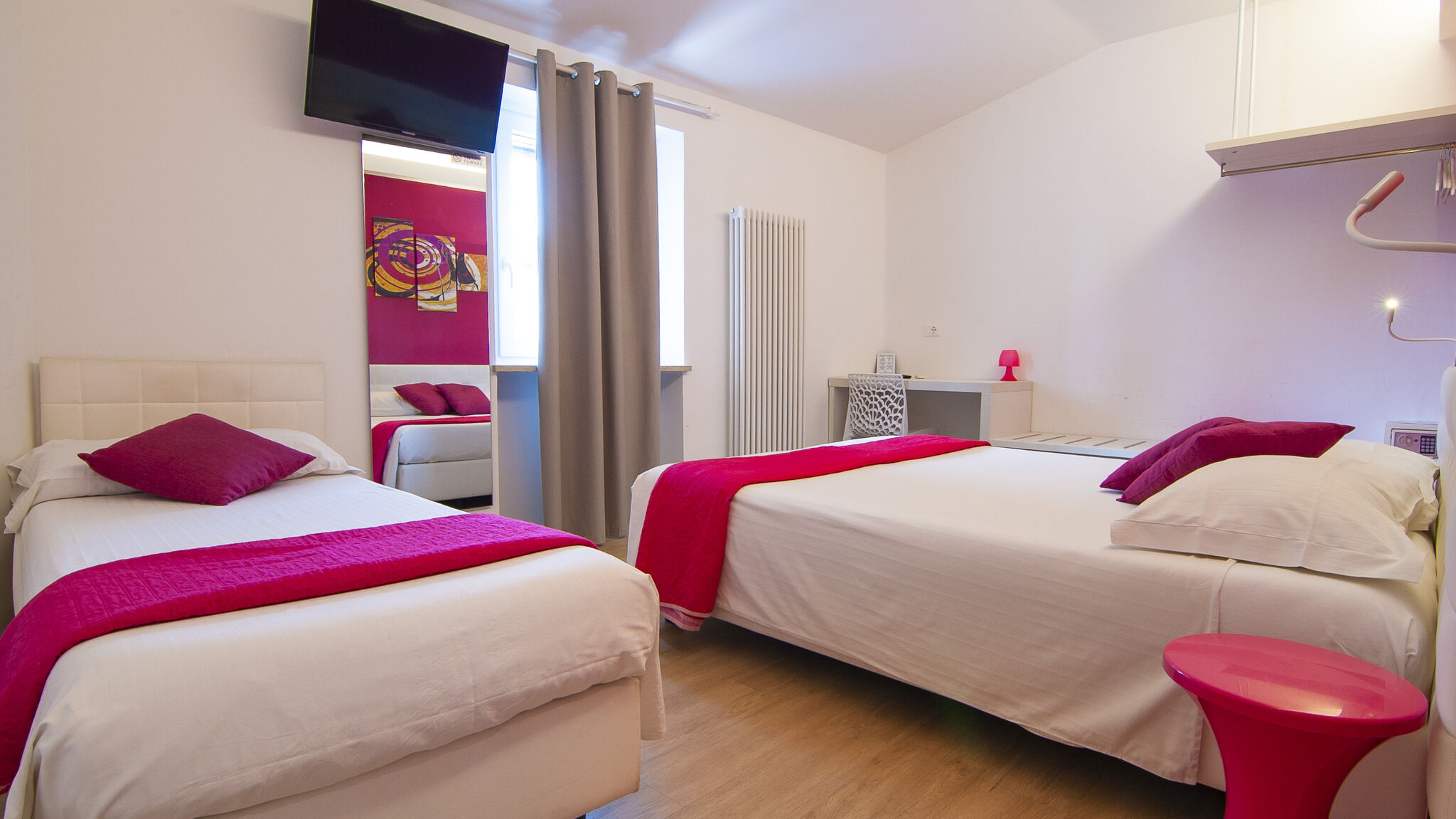 Italianway Verona Kedimore - Fucsia Room