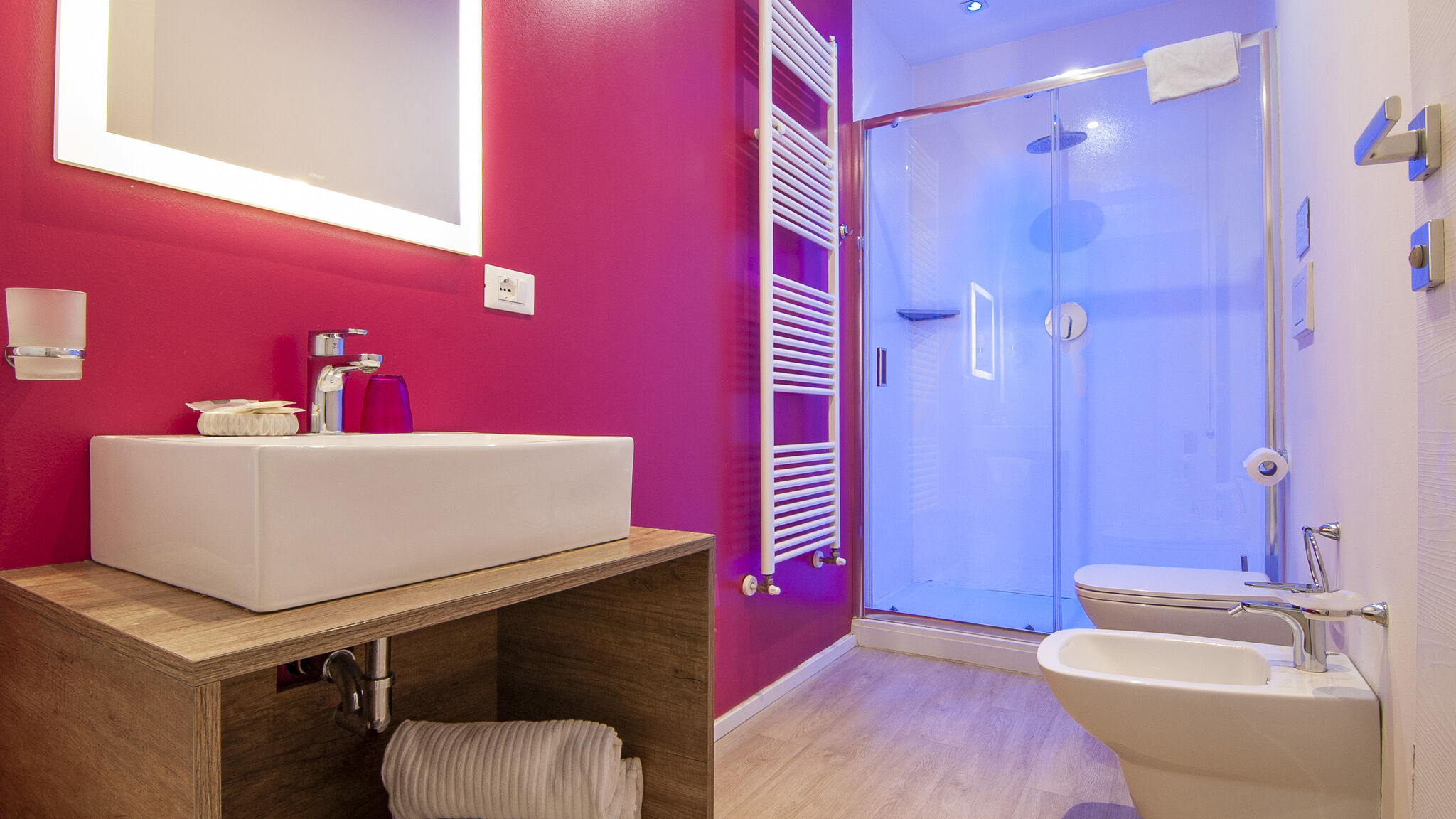 Italianway Verona Kedimore - Fucsia Room